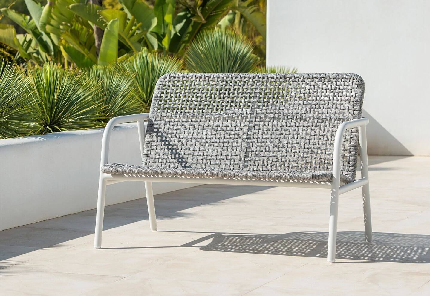 Canapé 2 places contemporain en cordes tressées collection Durham par Jati&Kebon à Lyon