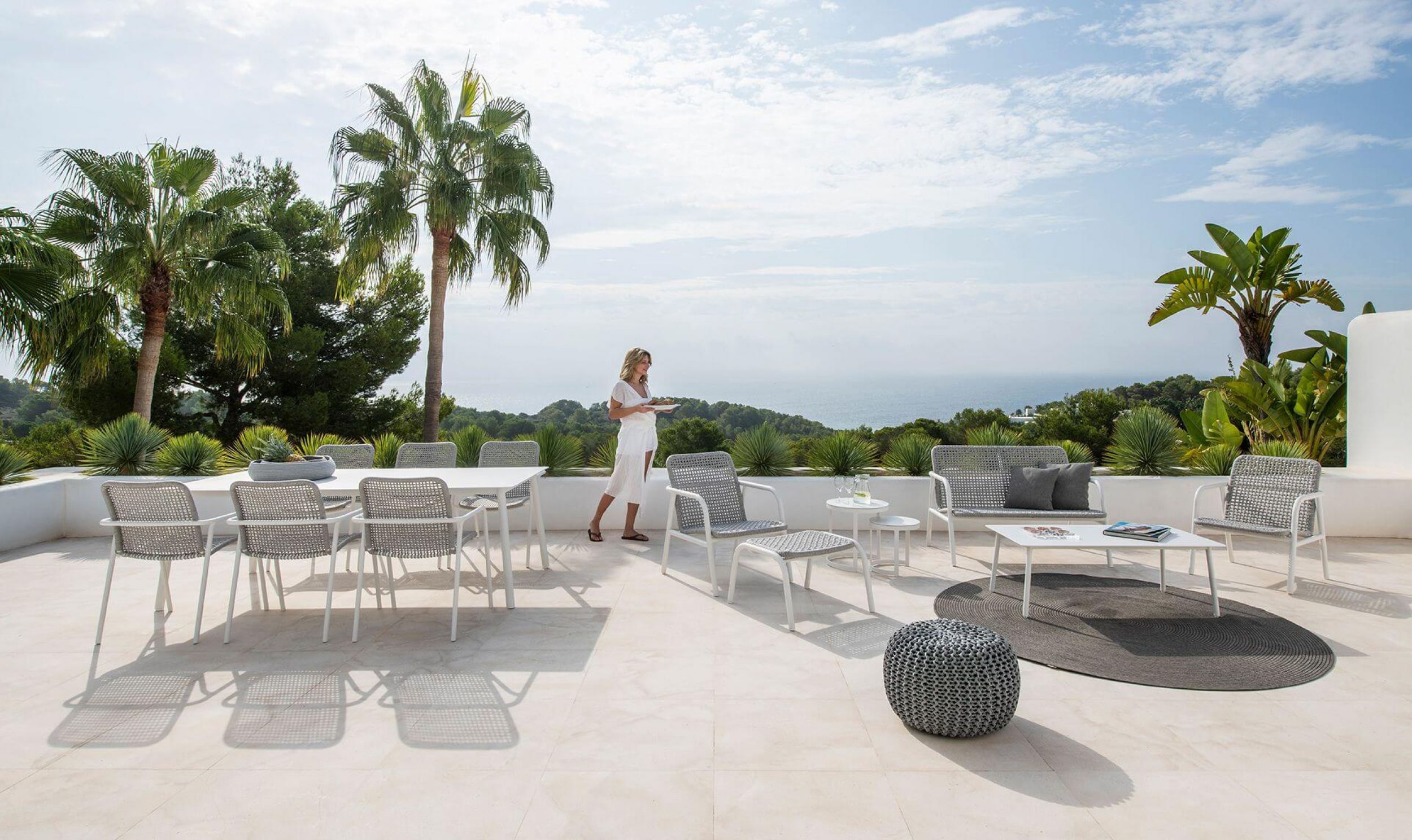 Ensemble de repas en aluminium thermo laqué collection Durham par Jati&Kebon à Genève