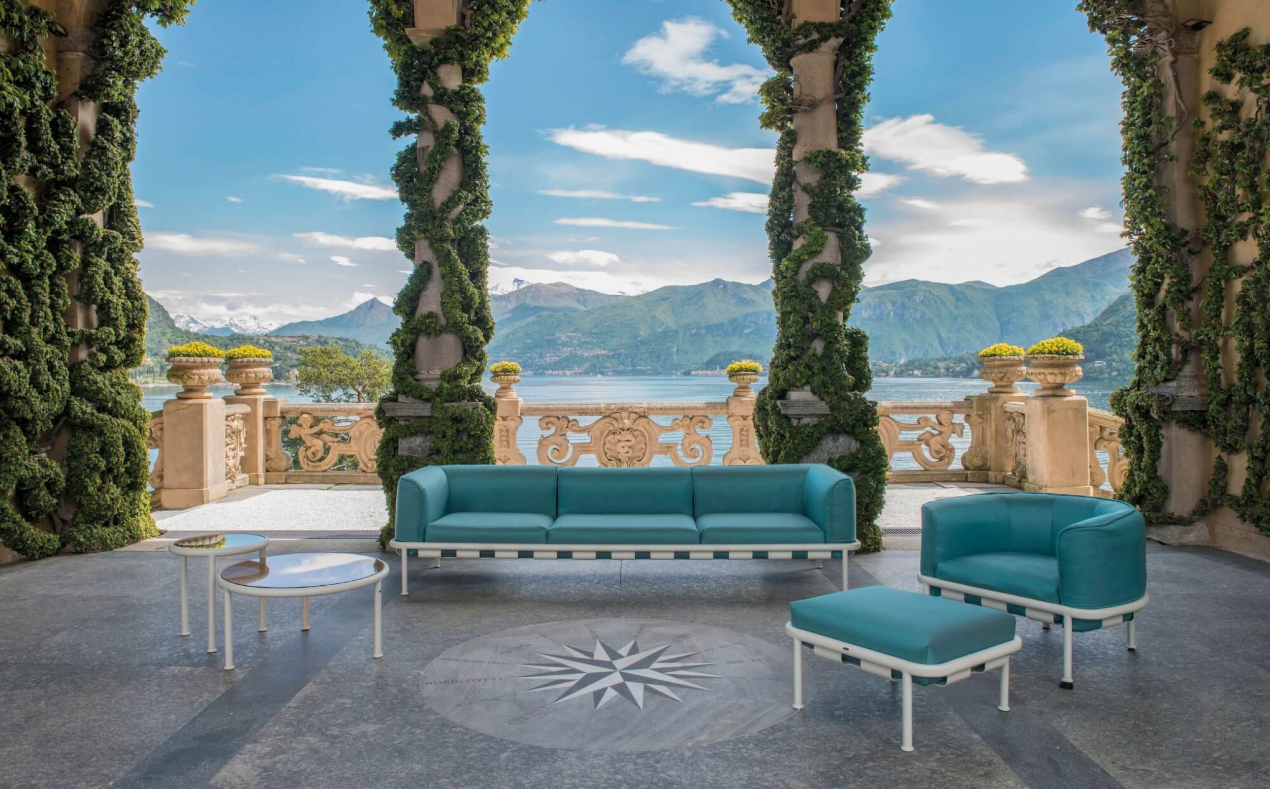 Salon de jardin au multiple combinaisons de la collection Dock par Emu à Bonifacio