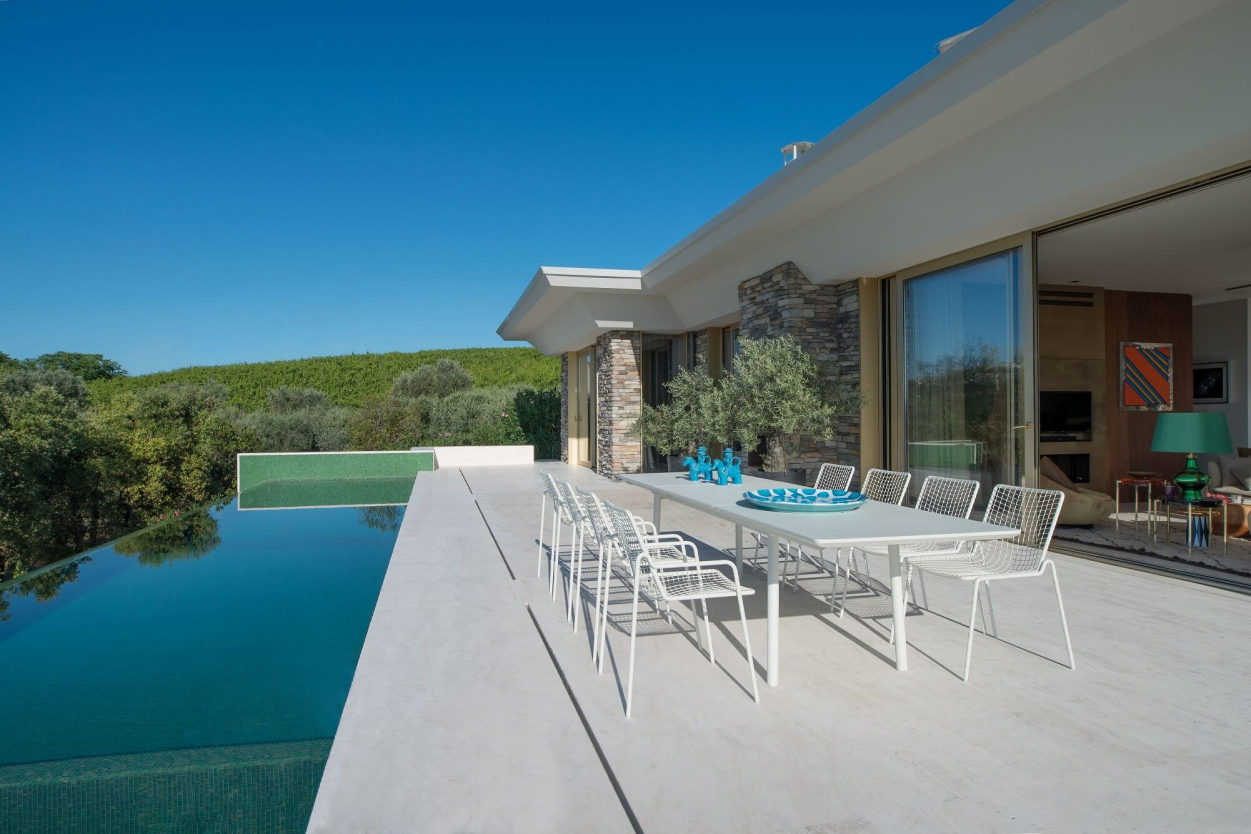 Table extensible en acier galvanisé de la collection Plus4 par Emu à Porto Vecchio