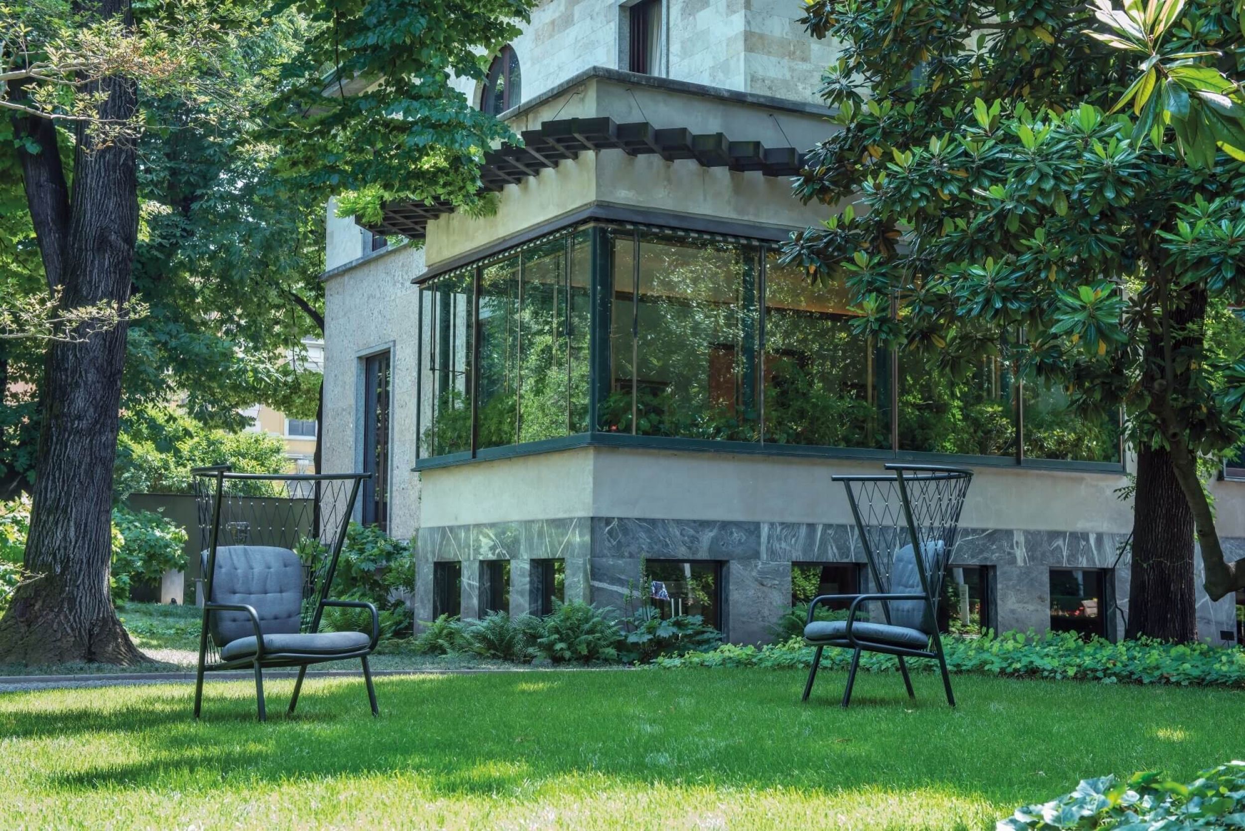 Fauteuil lounge avec son grand dossier en cordes synthétiques collection Nef par Emu à Nantes