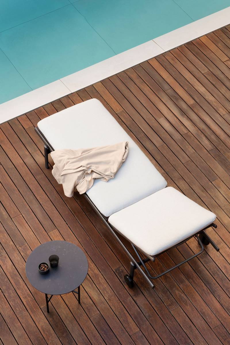 Bain de soleil confortable en tissu Batyline, collection Up par EXPORMIM à Paris