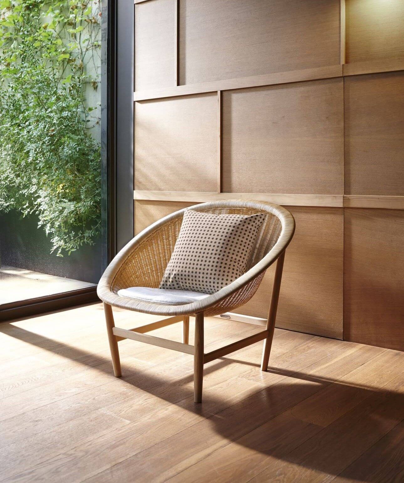 Fauteuil bas vintage en teck et en forme de panier rond par Kettal à Bordeaux