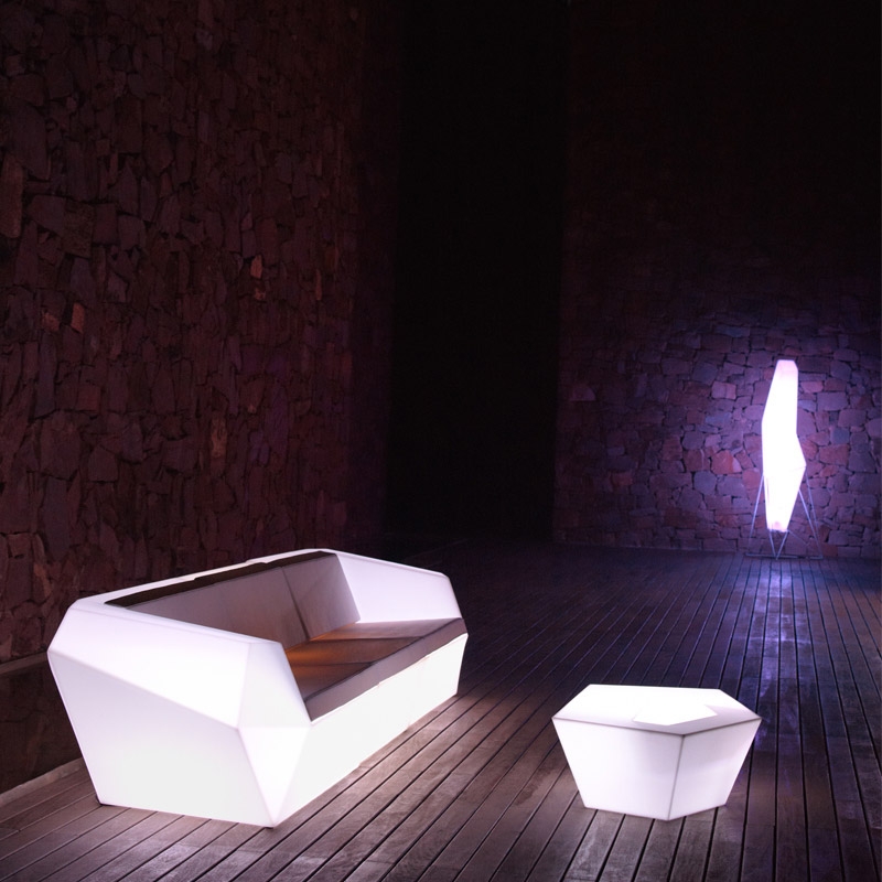 Salon de jardin et lampe Faz par Vondom à Cannes