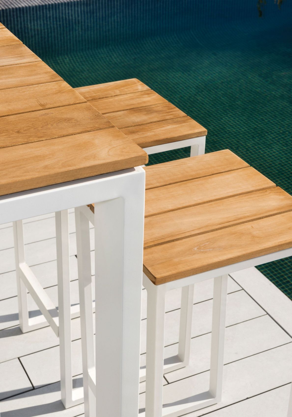 Tabouret de jardin haut en aluminium et teck de la collection Fermo par Selection à Nice