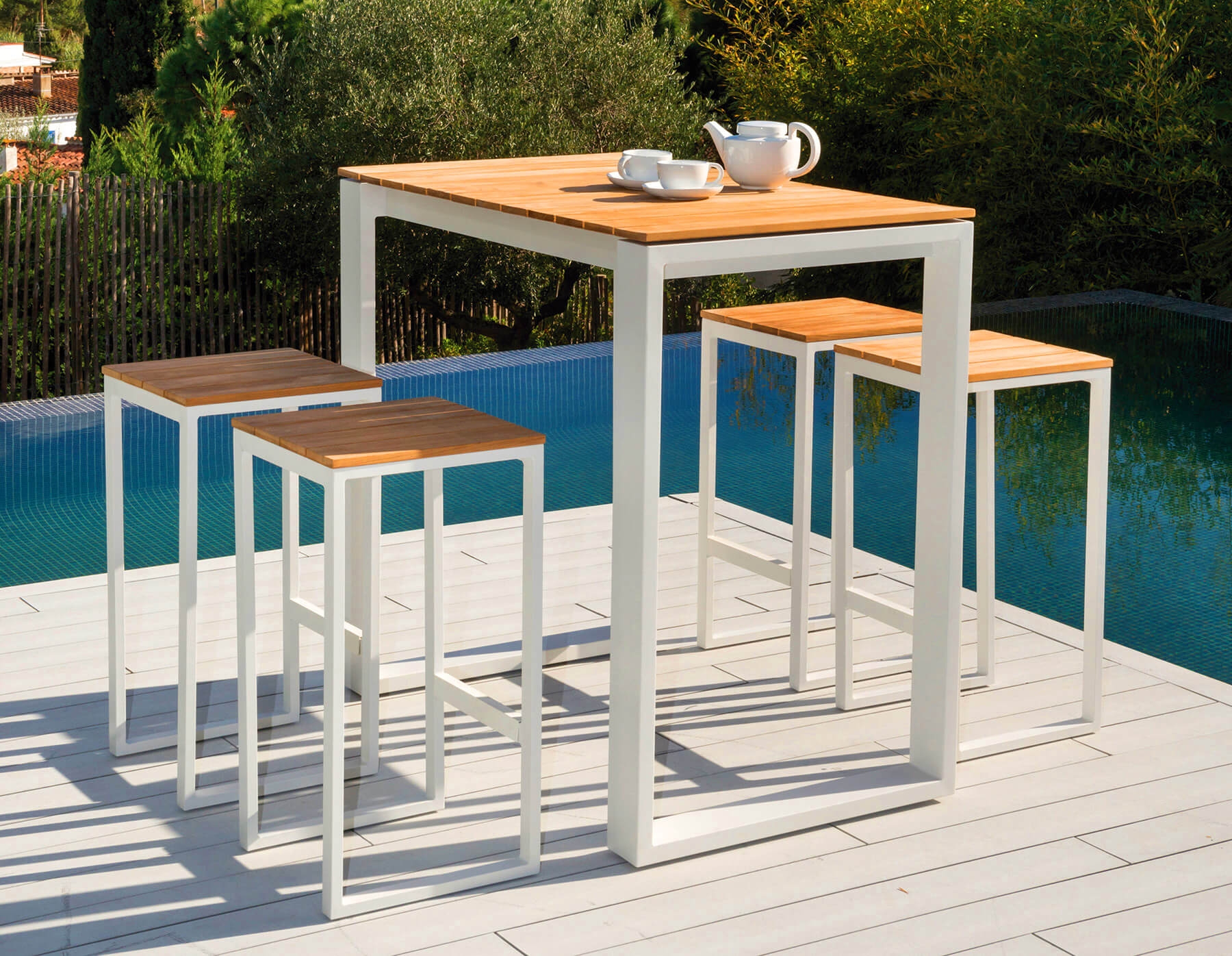 Tabouret de jardin pour repas en alulminium et teck à Cannes