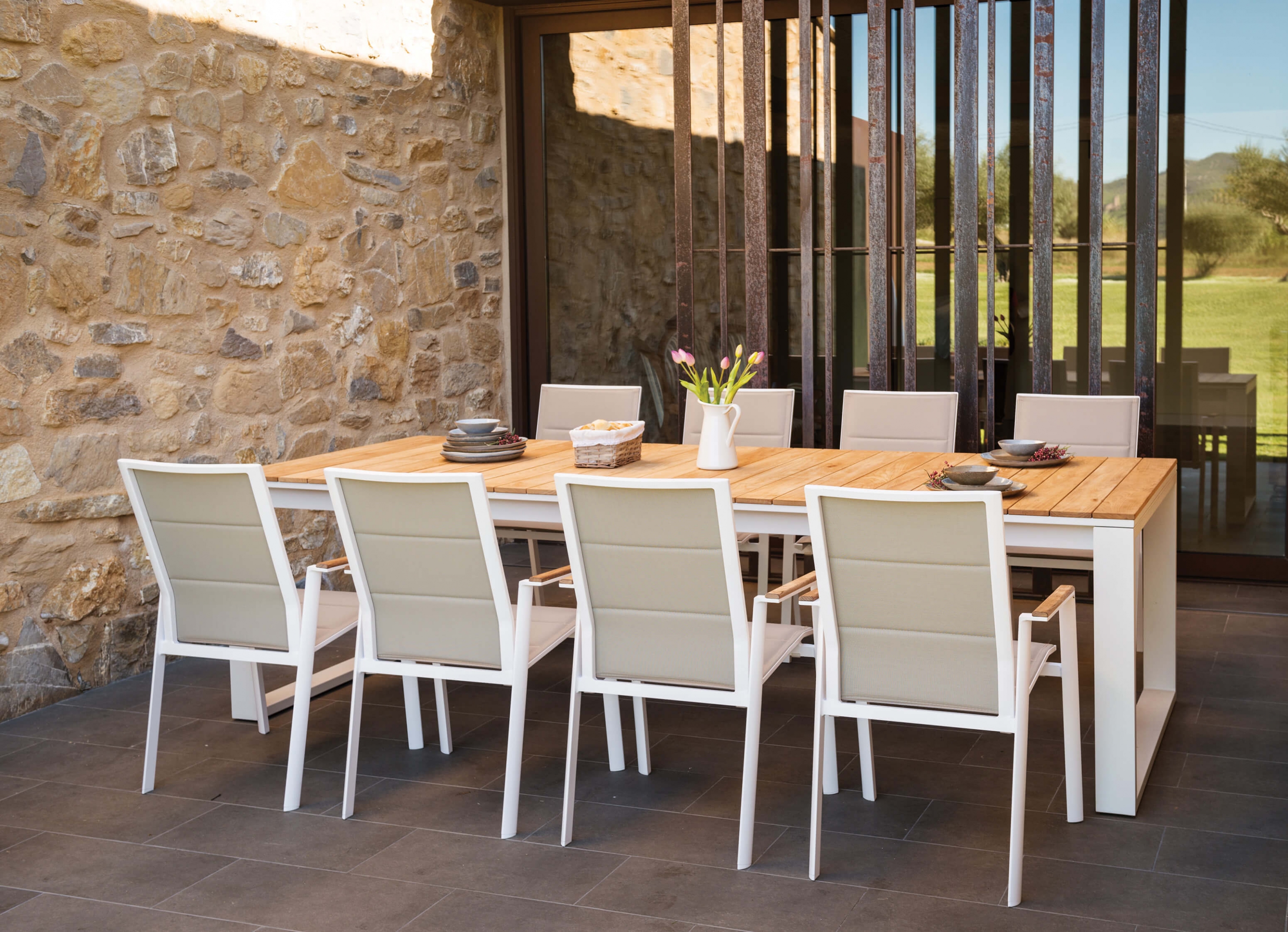 Table de repas extensible en teck à Nice