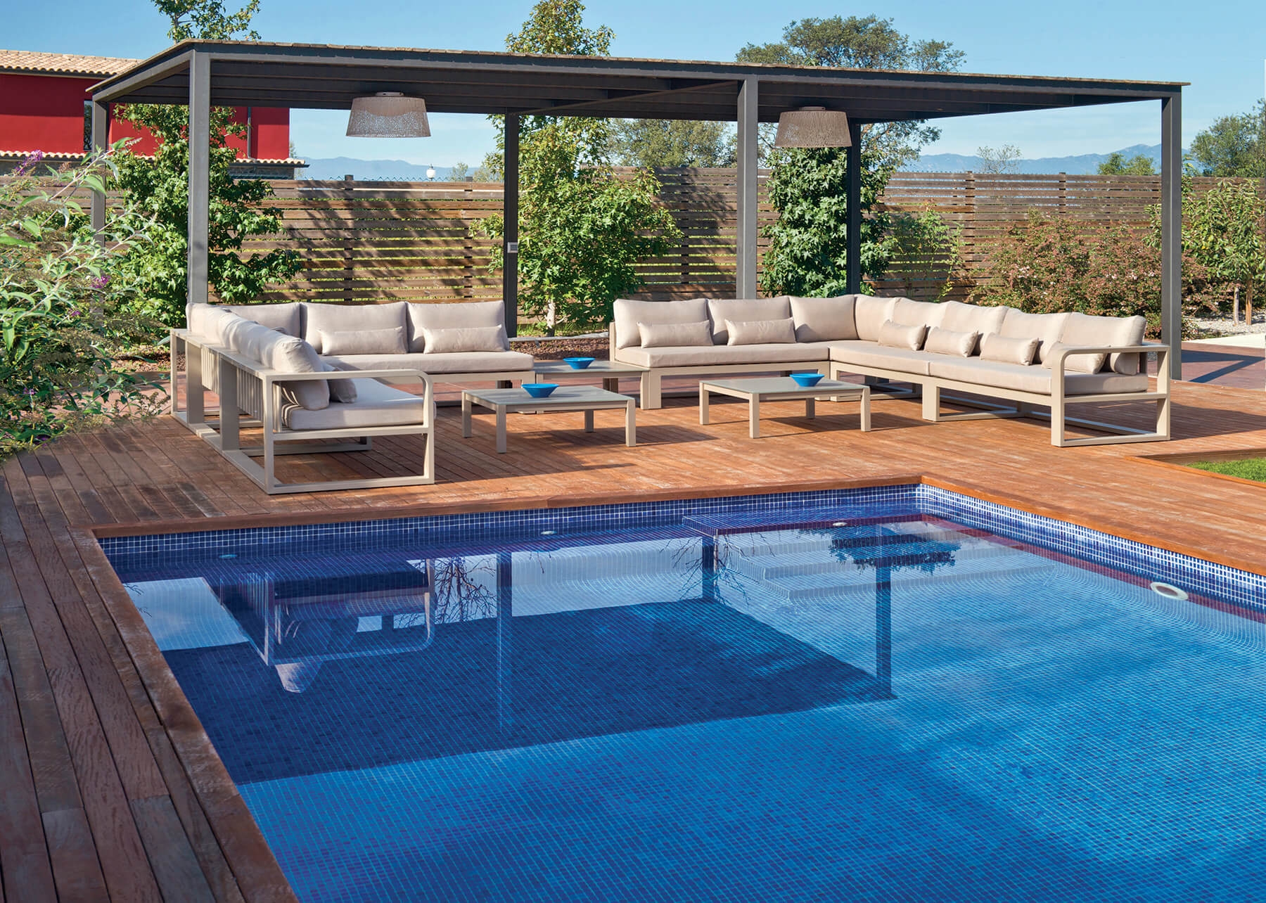 Salon de jardin modulable en aluminium et tissus à Nice