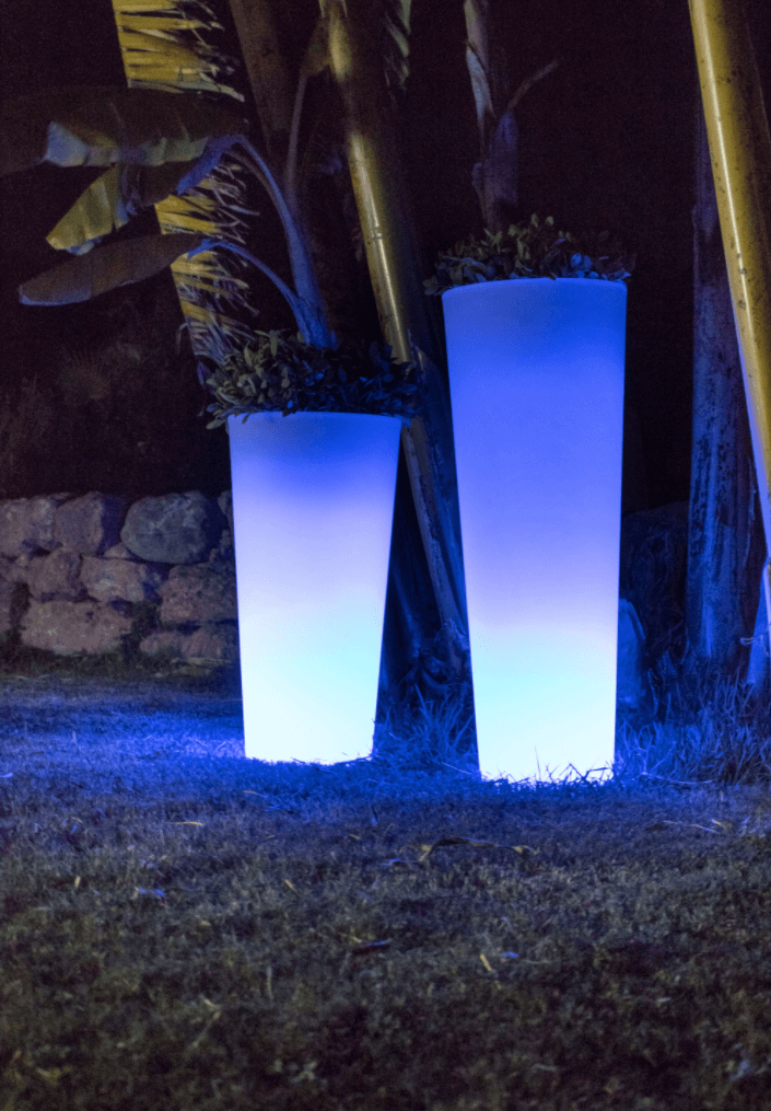 Pot cylindrique haut à fonction lumineuse collection Ficus par New Garden à Genève