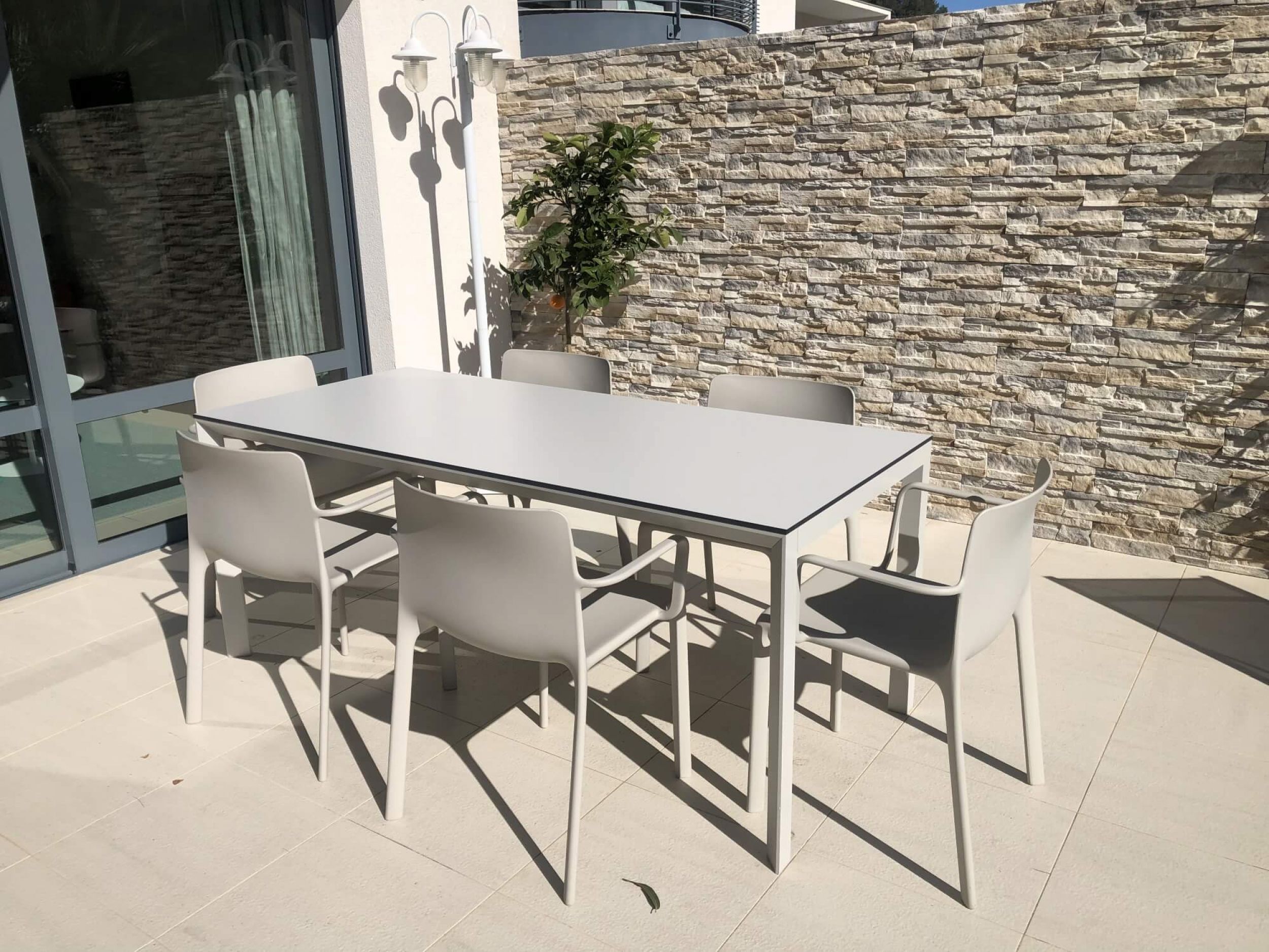 Table de repas Frame design en polypropylène par Vondom à Avignon