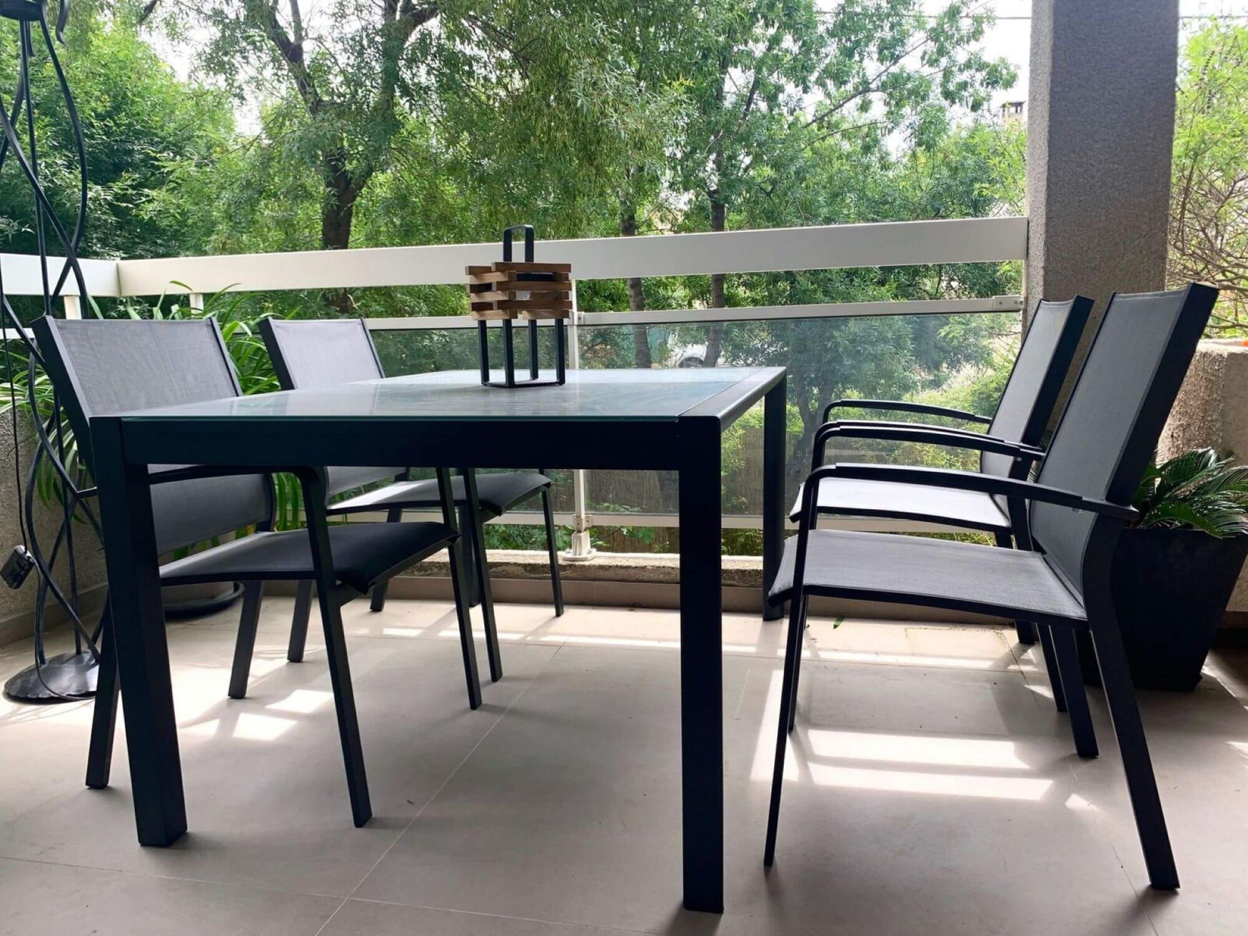 Table de jardin extensible en aluminium et plateau verre collection Themis à Lyon