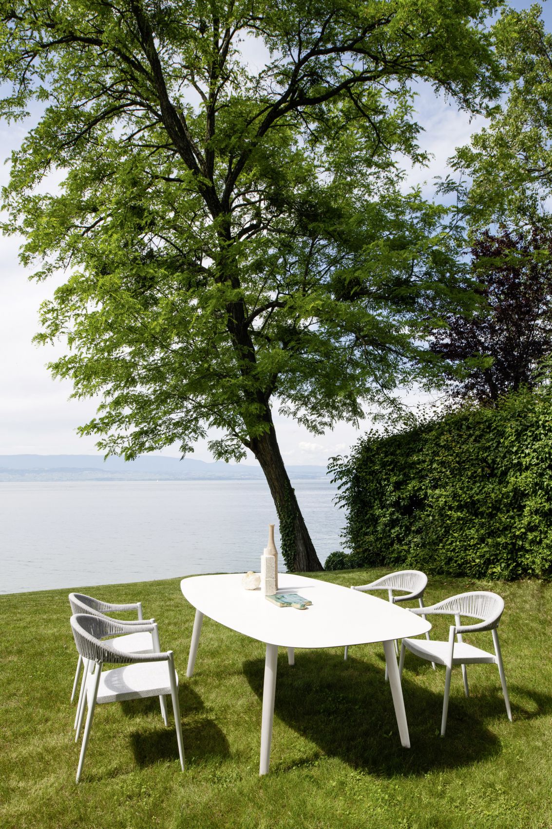 Table à manger en aluminium et plateau hpl ou céramique collection Ellisse par Varaschin