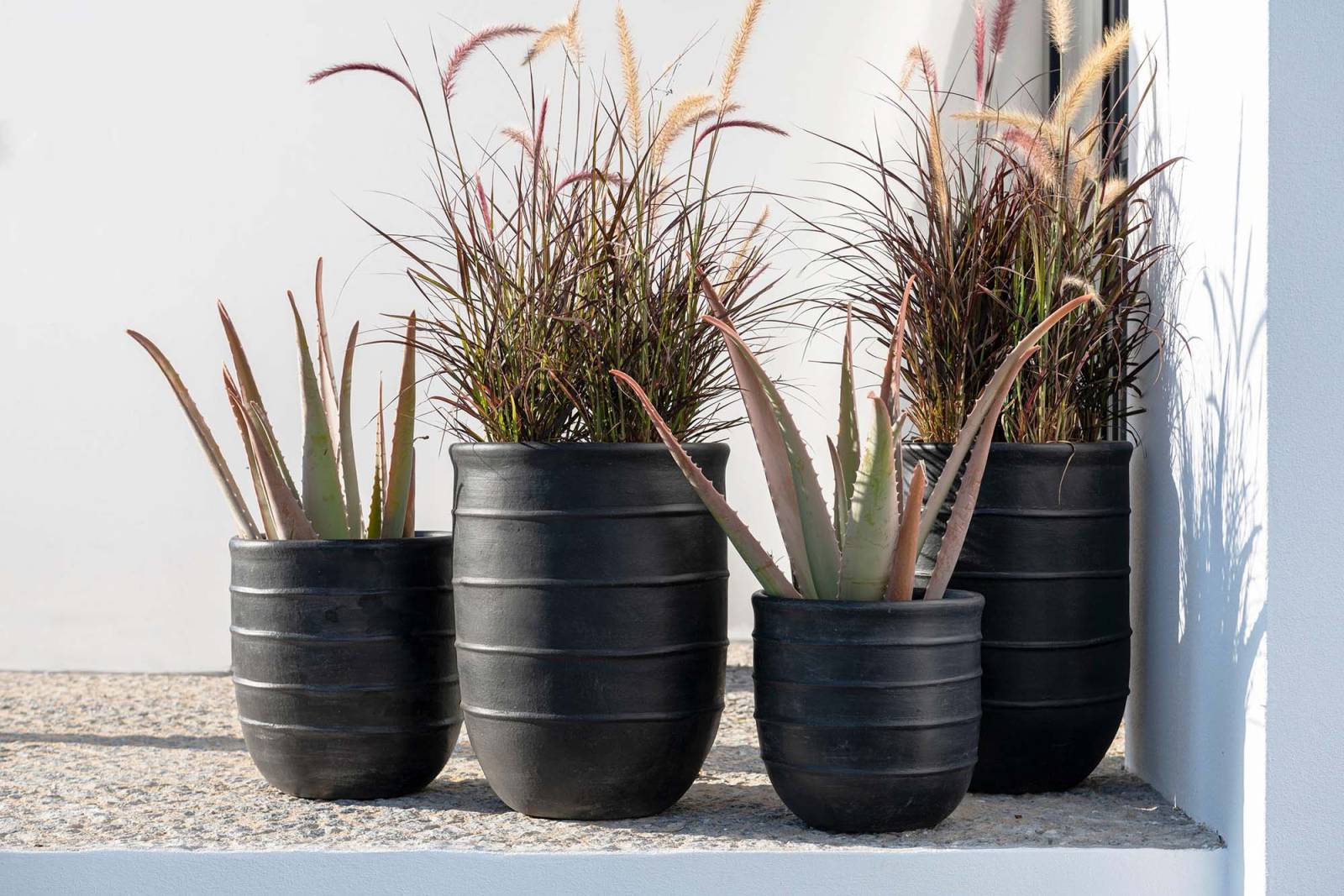 Pots coloris anthracite collection Simon par Gommaire à Cannes