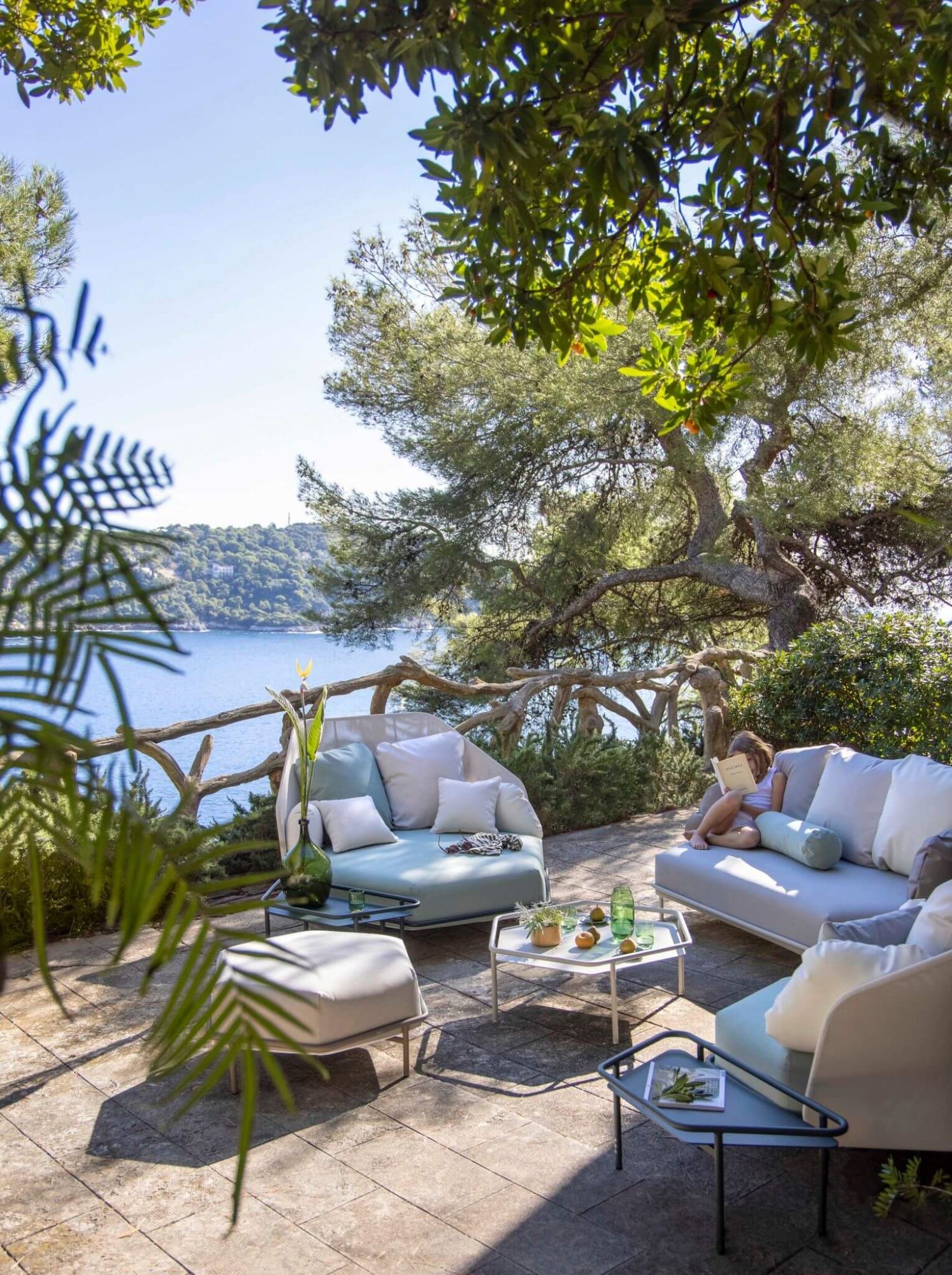 Salon de jardin contemporain collection Hive à Paris