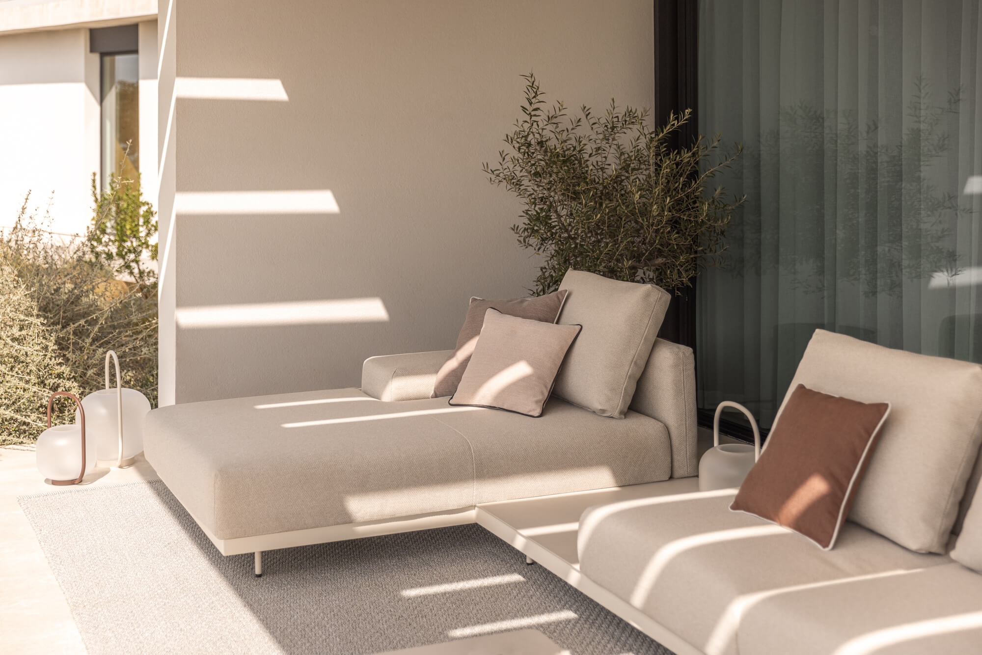 Canapé modulable avec méridienne collection Dongo à Cannes