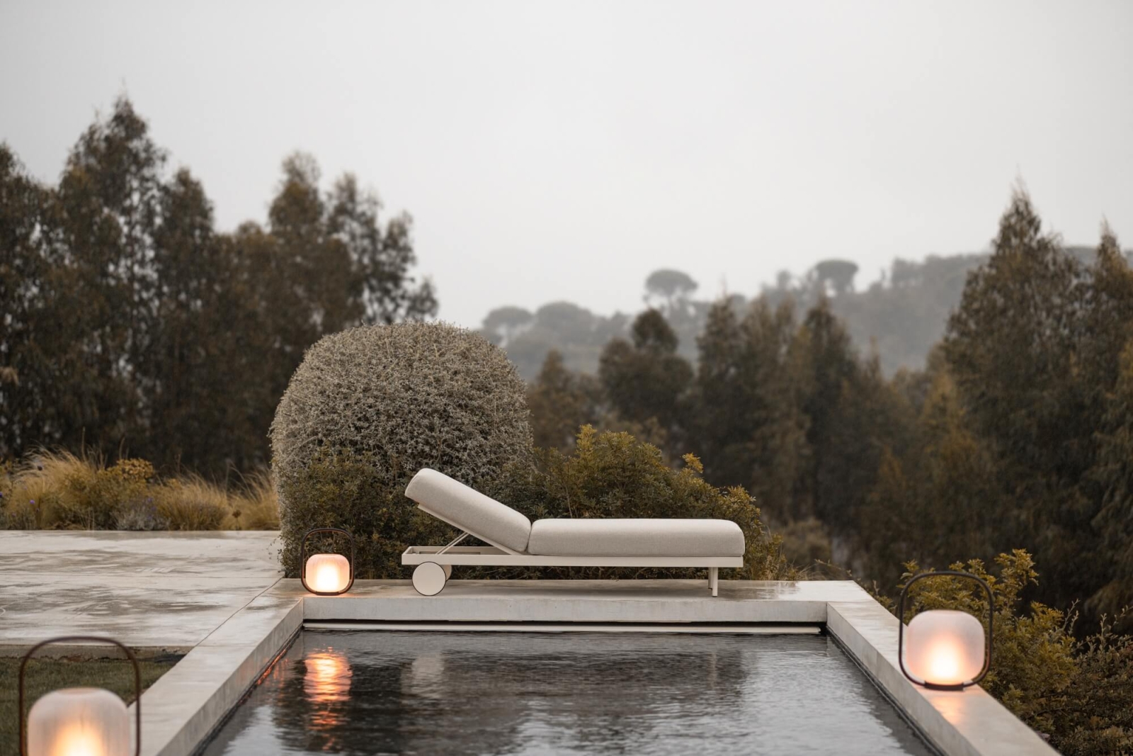 Bain de soleil confortable au design élégant et intemporel, collection Dongo par Todus