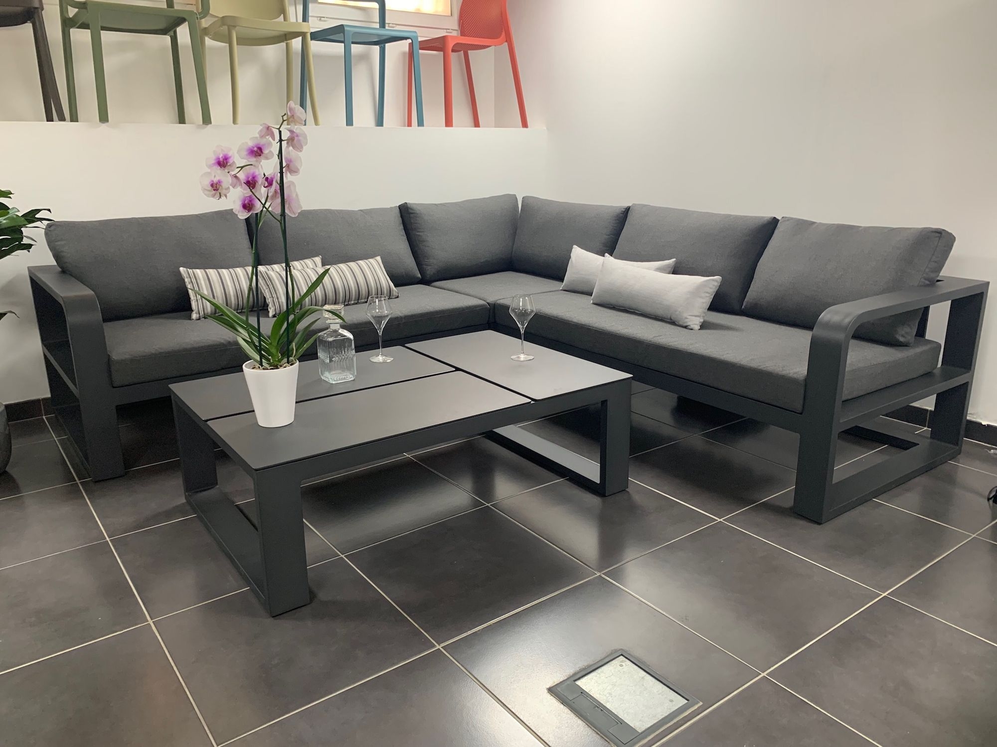 Salon de jardin modulable avec table basse 3 plateaux mobiles de la collection Fermo par Sélection au Showroom Mood Design à Cagnes-sur-mer