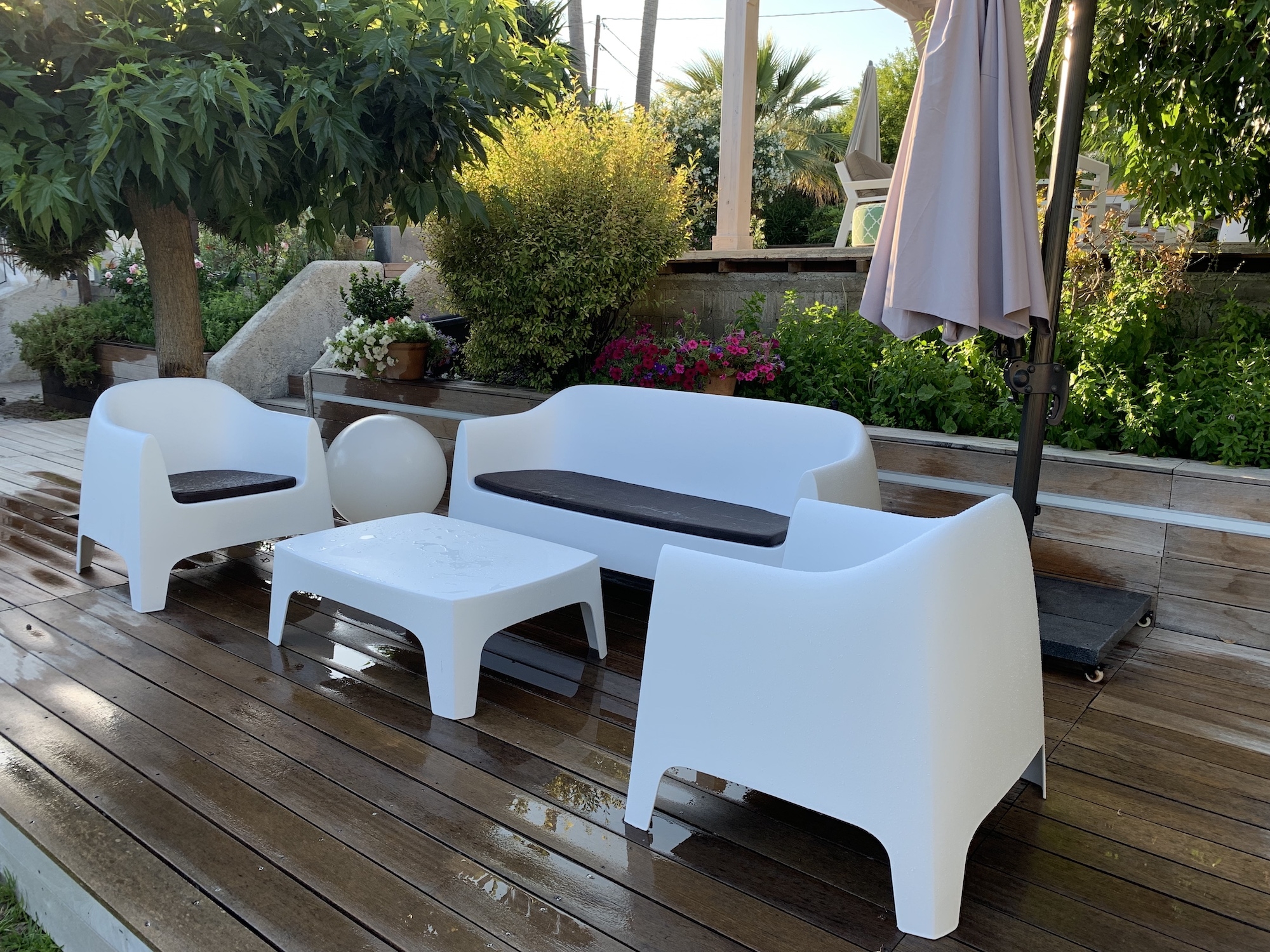 Mobilier d'extérieur de qualité en polypropylène de la marque Vondom à Saint-Raphaël