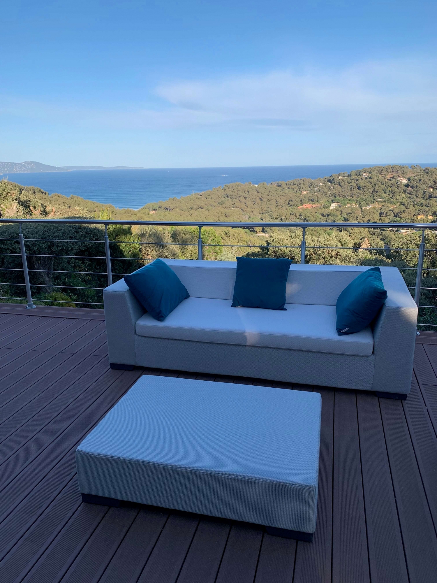 Canapé d'extérieur 3 places haut de gamme au Gaou-Bénat