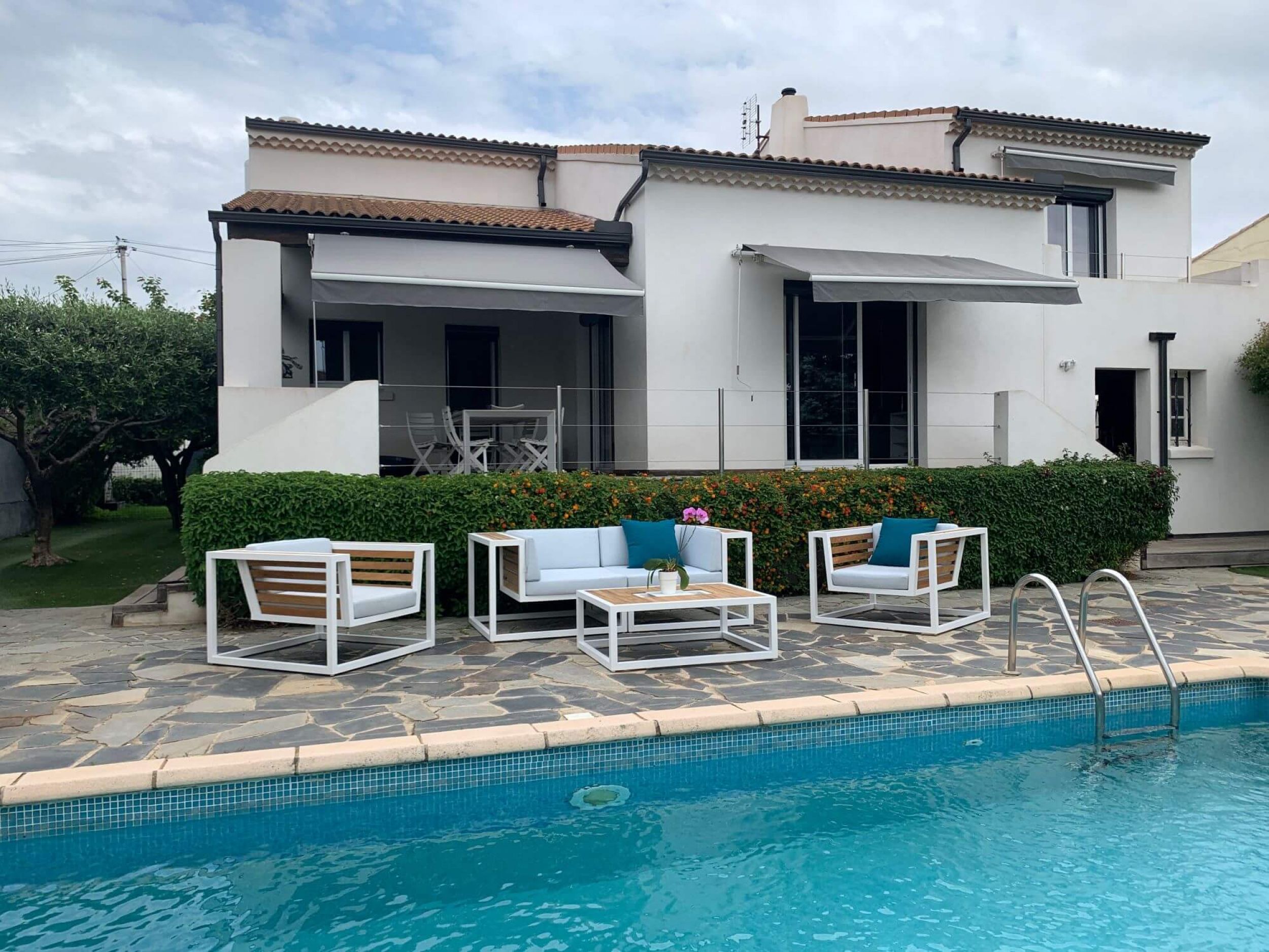 Lounge pour bord de piscine haut de gamme à La Crau