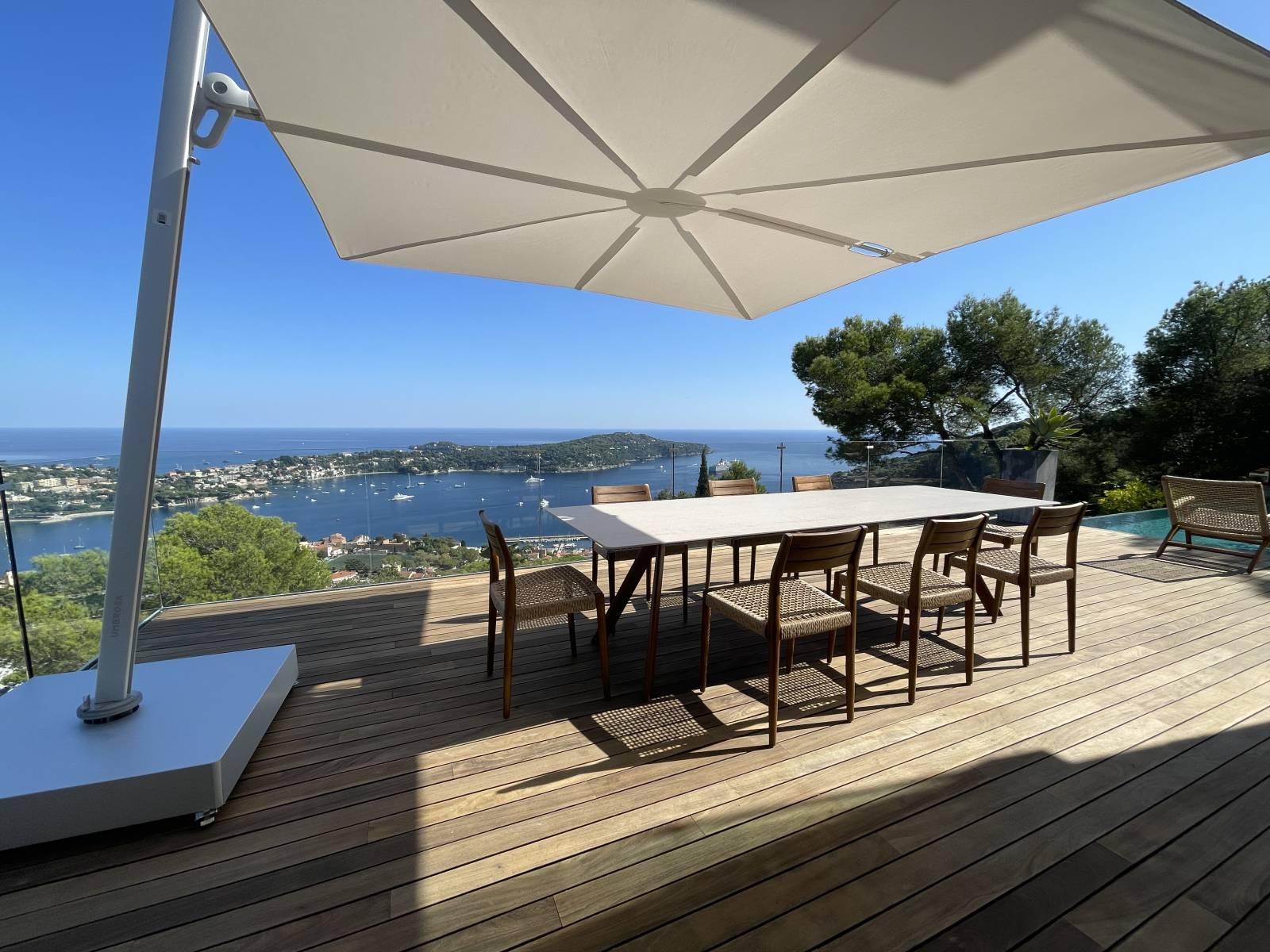 Parasol Spectra d'Umbrosa en structure aluminium de haute résistance à Nice