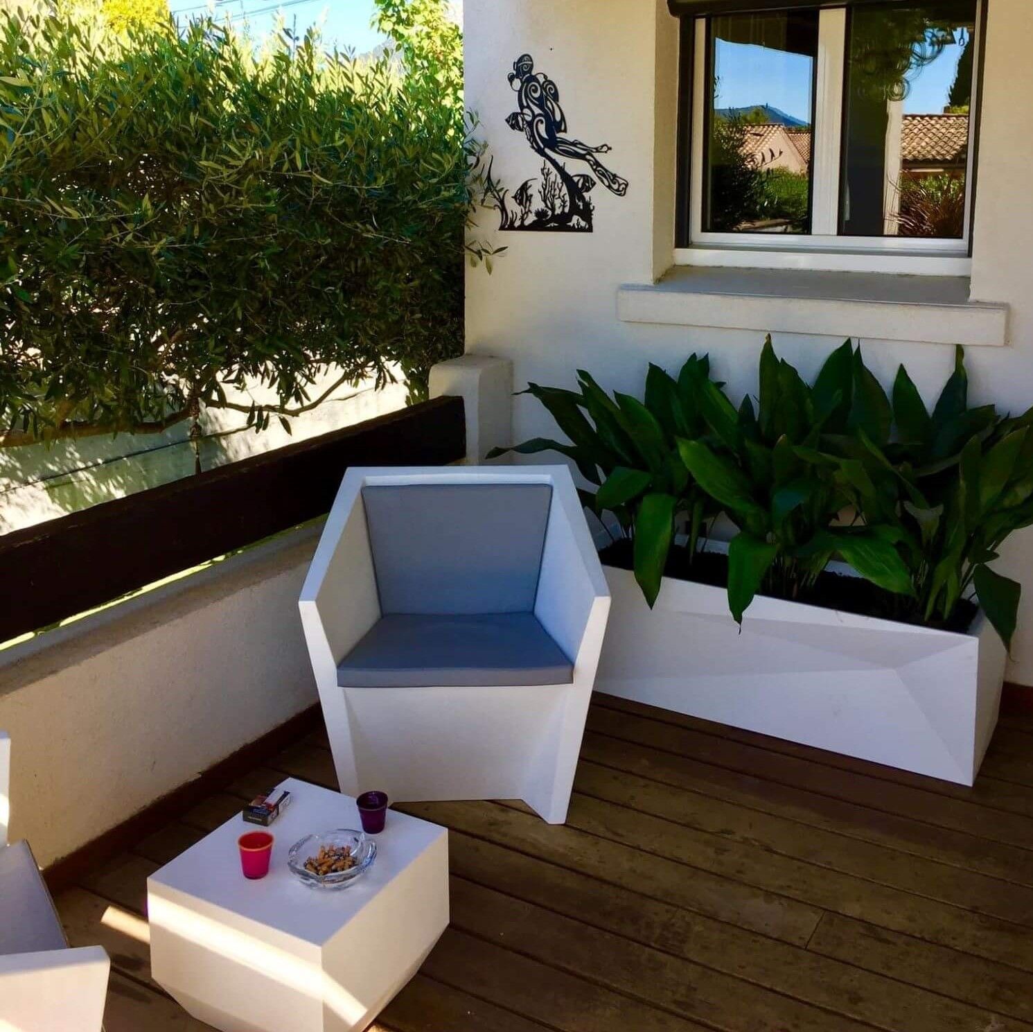 Fauteuil Vondom pour espace détente à La Crau