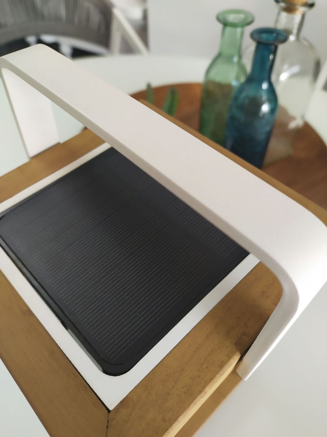 Panneaux solaires de la lampe d'extétieur thermo laqué et teck collection Lux à Lyon