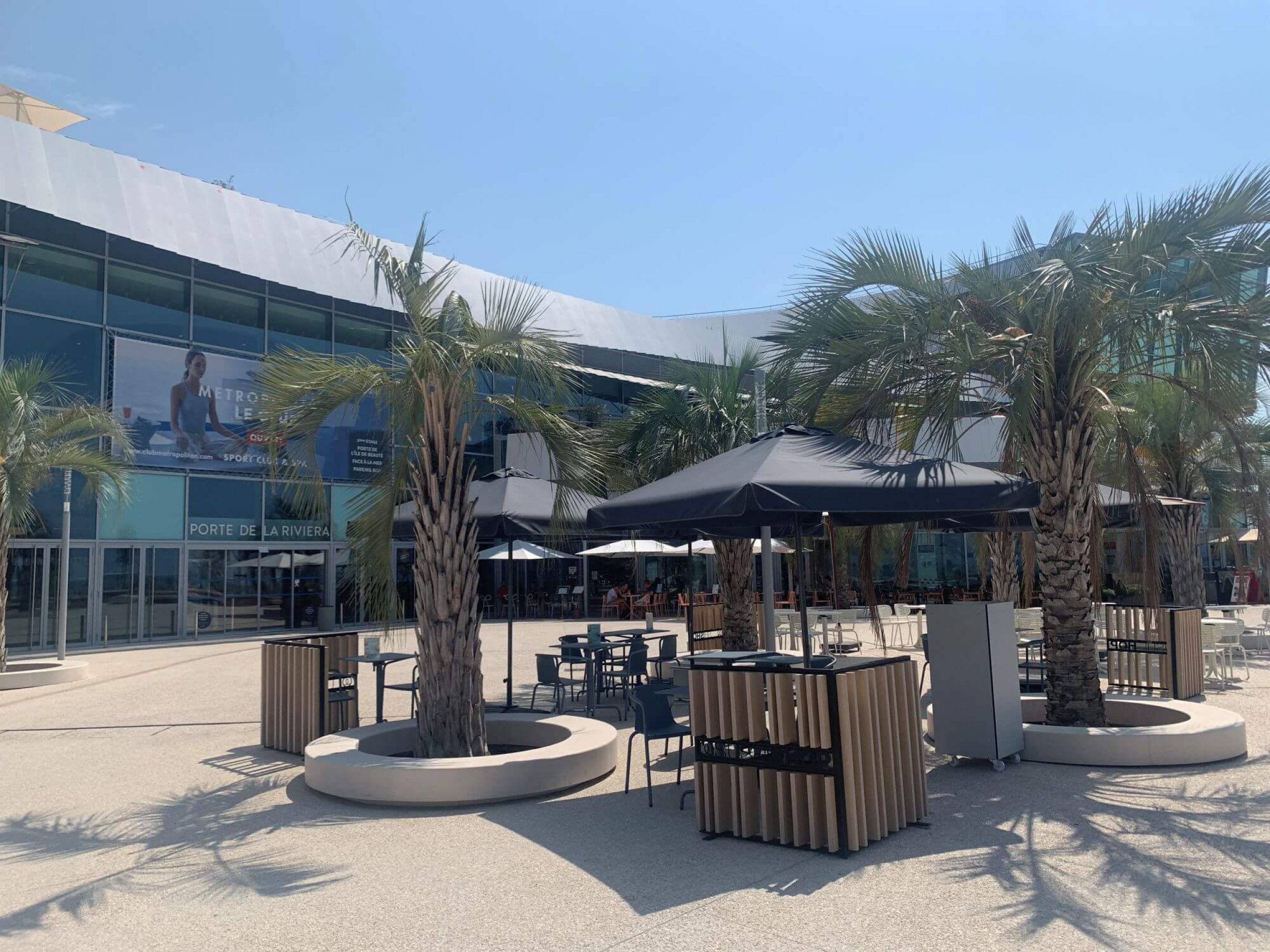 Parasol en aluminium thermolaqué Eolo par Ezpeleta à Saint-Laurent-du-Var