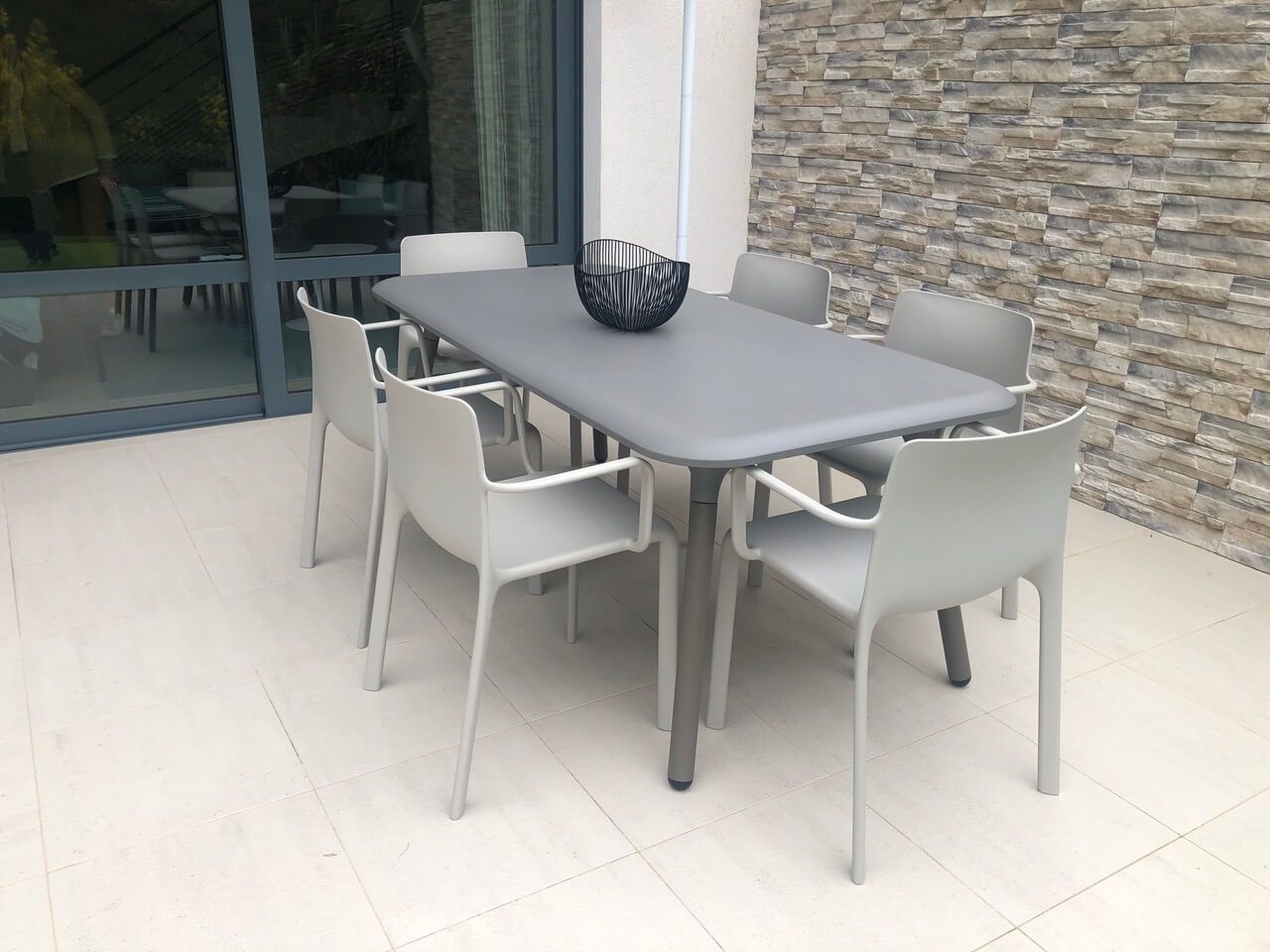 Coin repas en polypropylène par Vondom dans le Var 