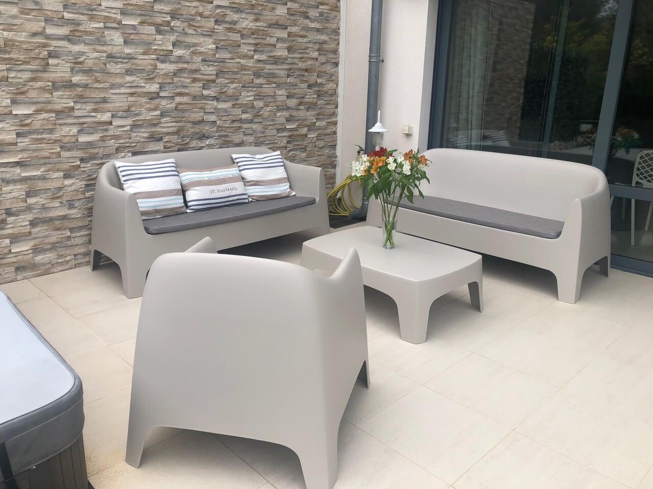 Salon de jardin Solid par Vondom dans le Var 