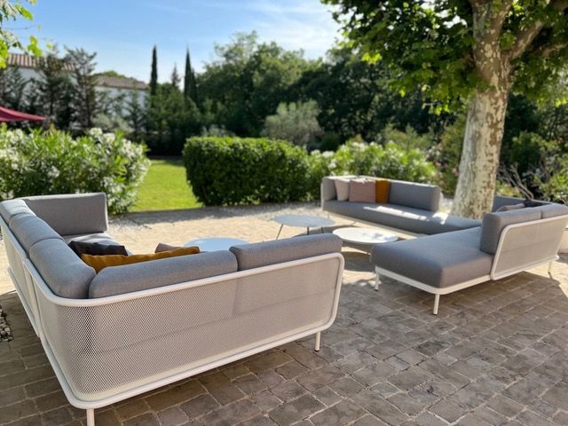 Salon de jardin avec dossier et assise en tissu 100% acrylique de la collection BAZA