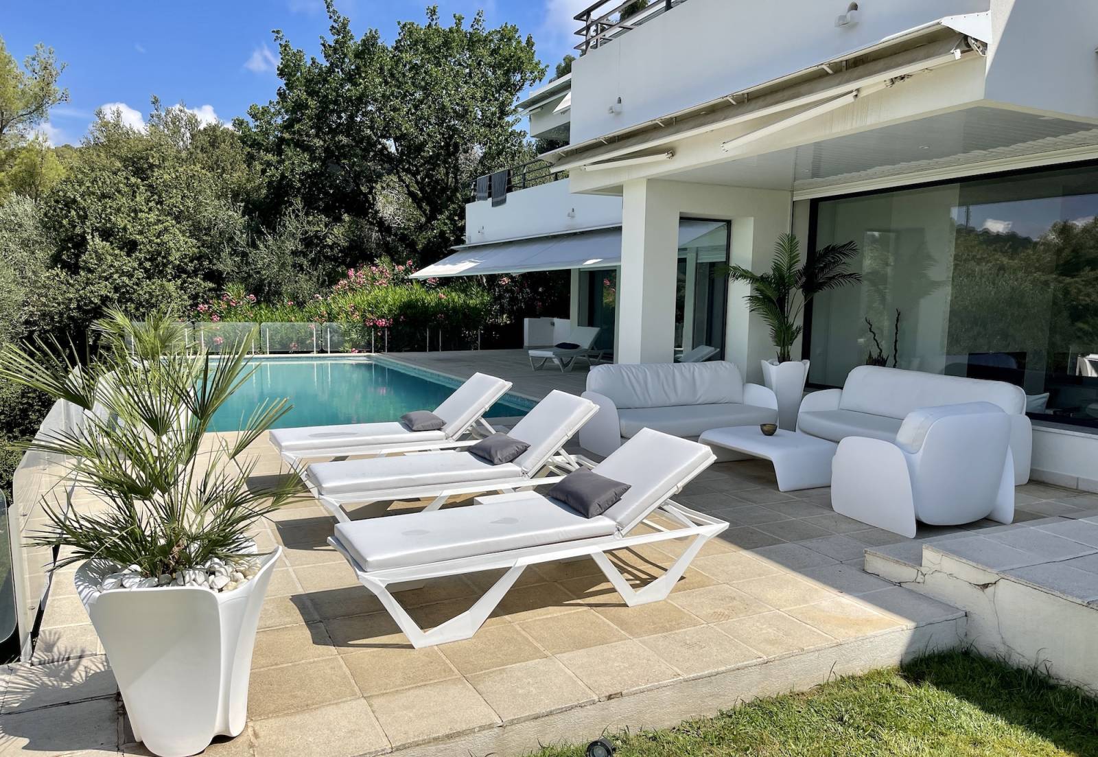 Transat moderne et confortable Voxel blanc à Villefranche