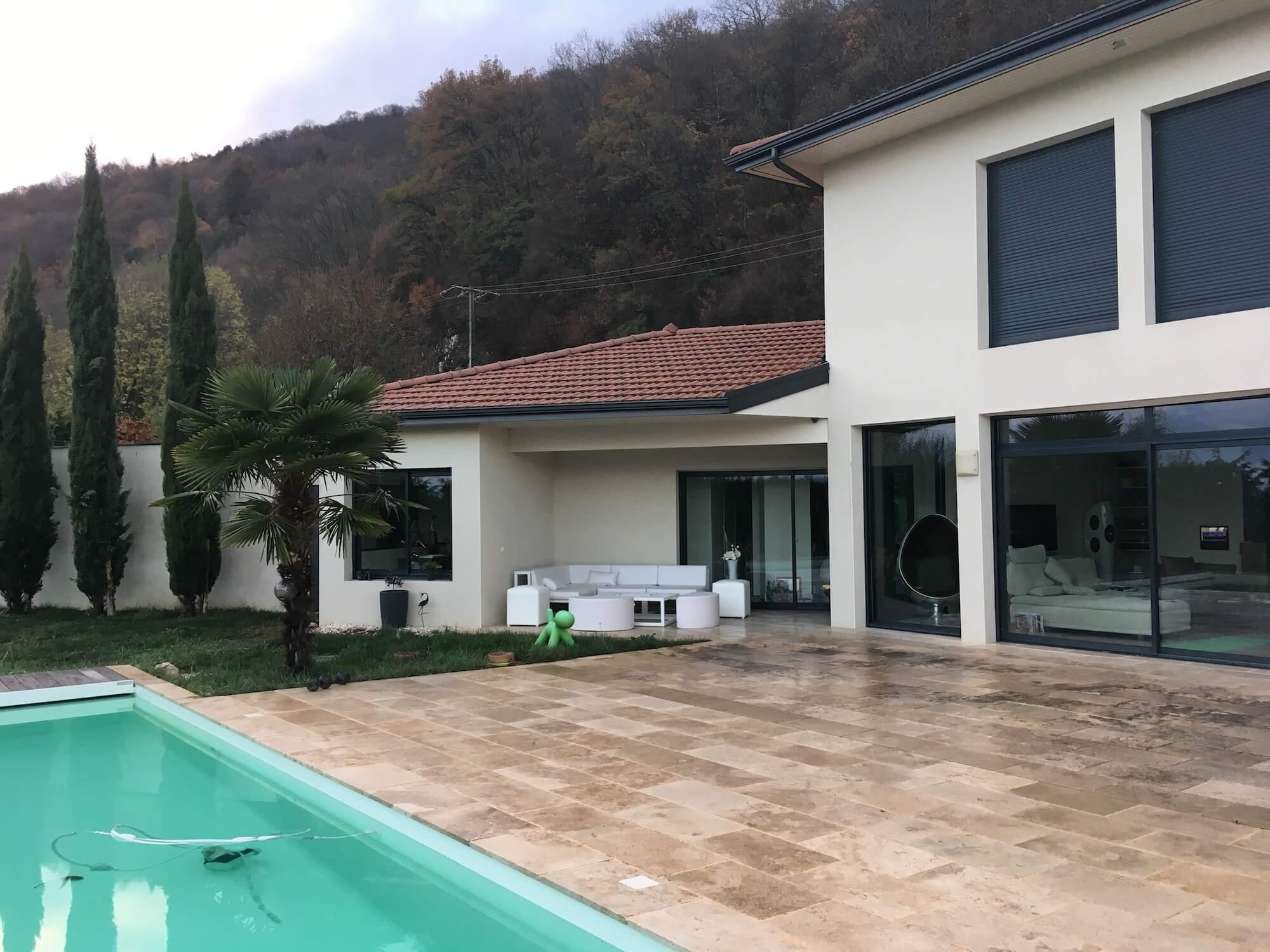 Salon de jardin en aluminium et teck peint à Lyon