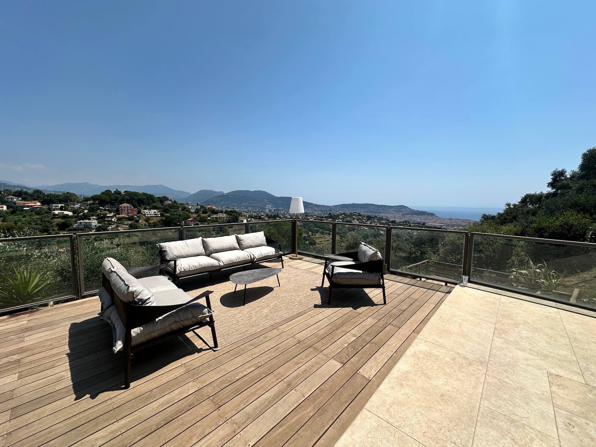 Salon de jardin Terramare par Emu aménagé dans une villa sur la Côte d'Azur  à Mougins