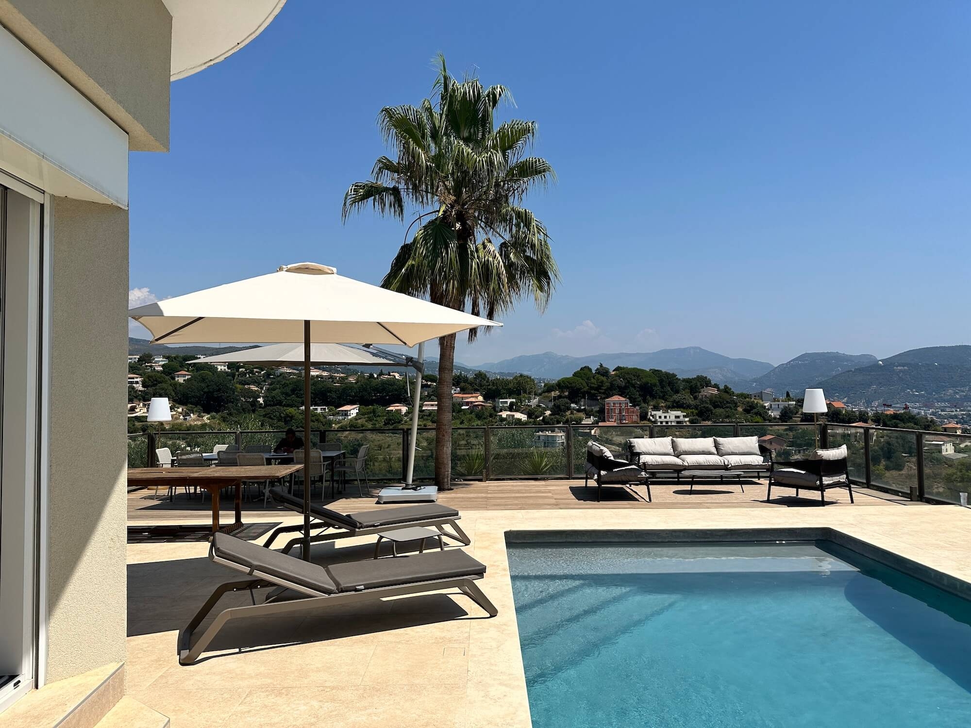 Aménagement extérieur d'une villa sur la Côte d'Azur à Mougins 