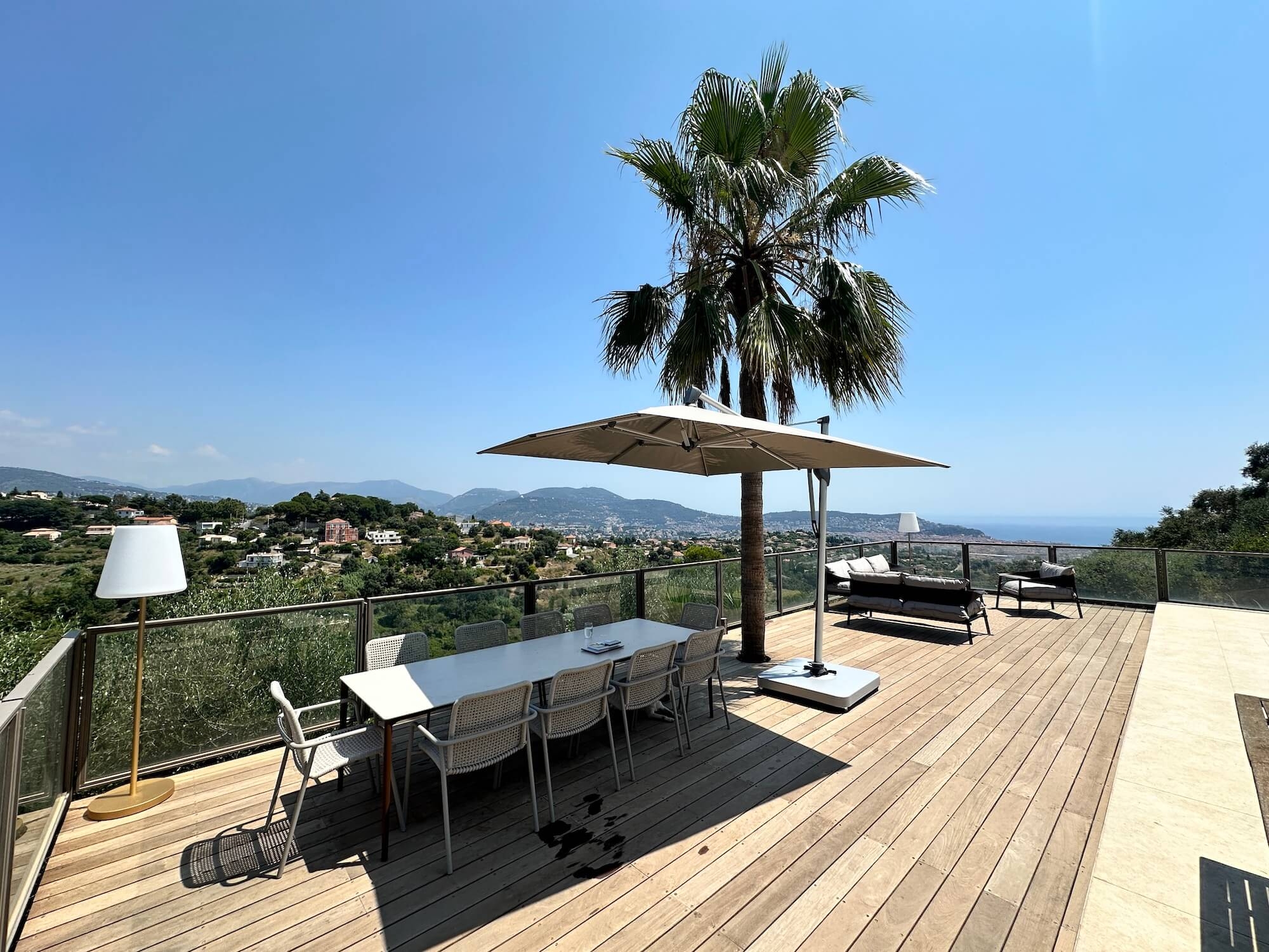 Table de repas NIDO par Expormim pour l'extérieur de cette villa à Mougins