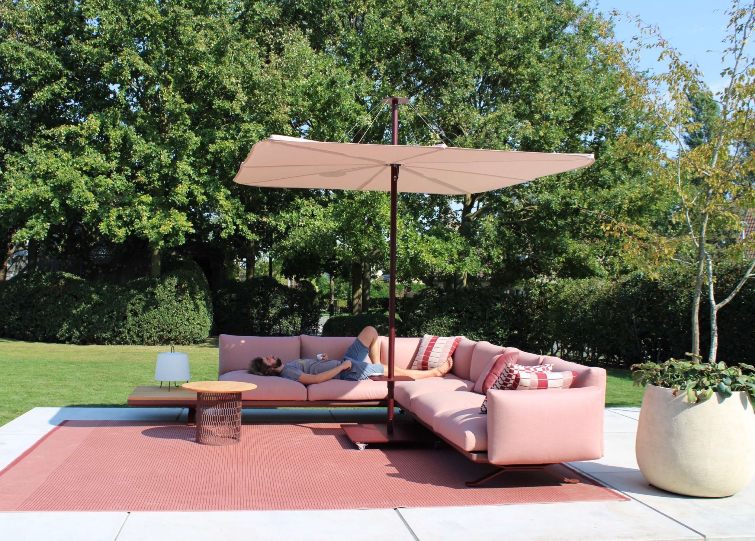 Parasol design droit avec toile acrylique collection Infina par Umbrosa à Lyon