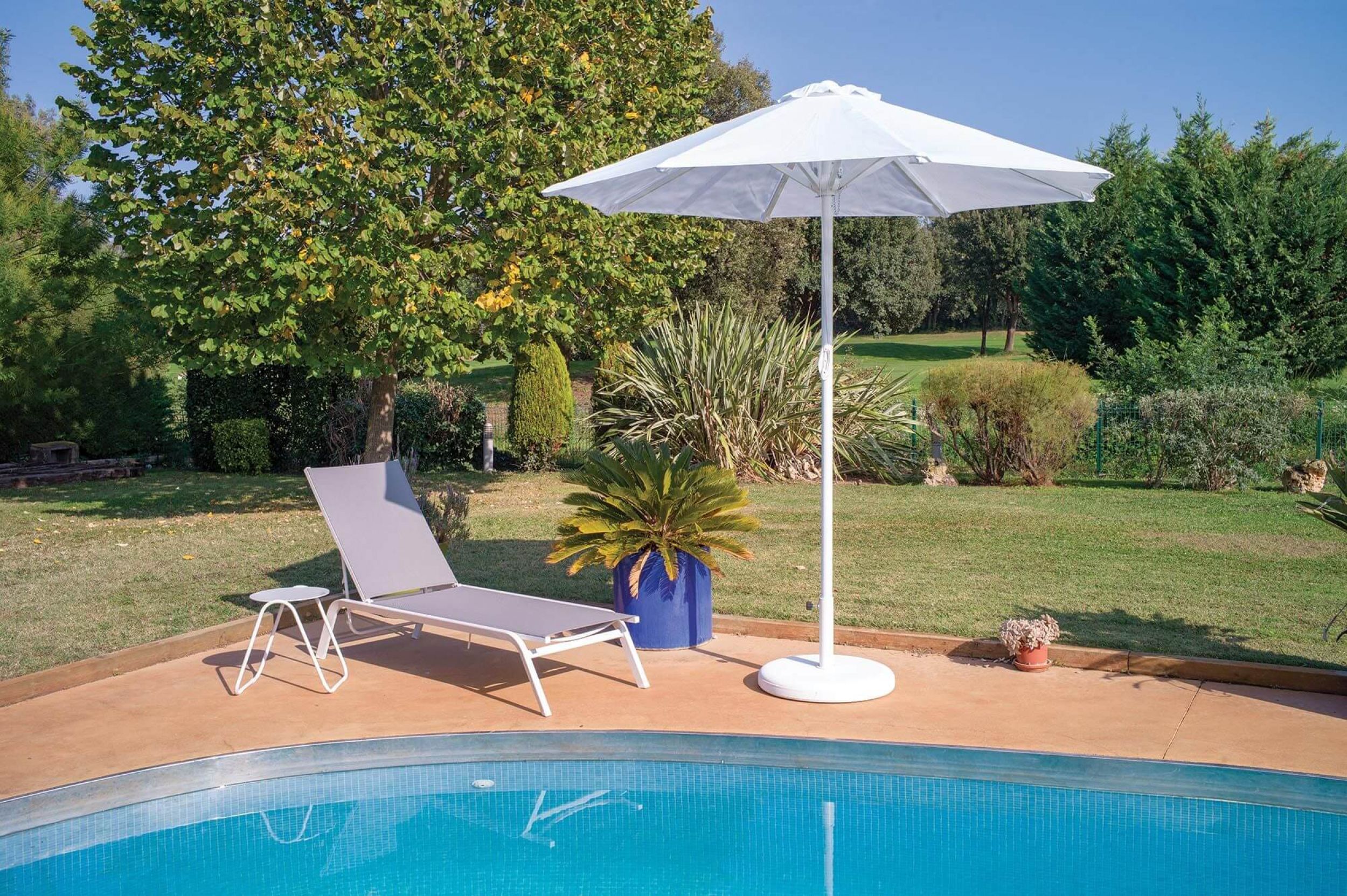 Bain de soleil empilable et réglable en toile PVC collection July par Sélection à Paris