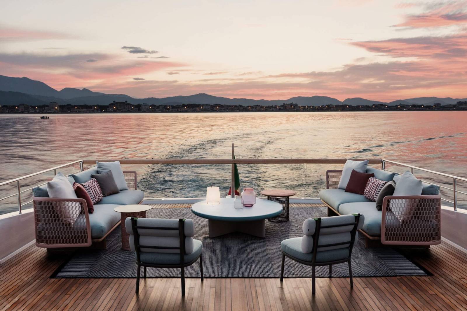 Canapé d'extérieur haut de gamme de la collection CALA & MESH par Kettal