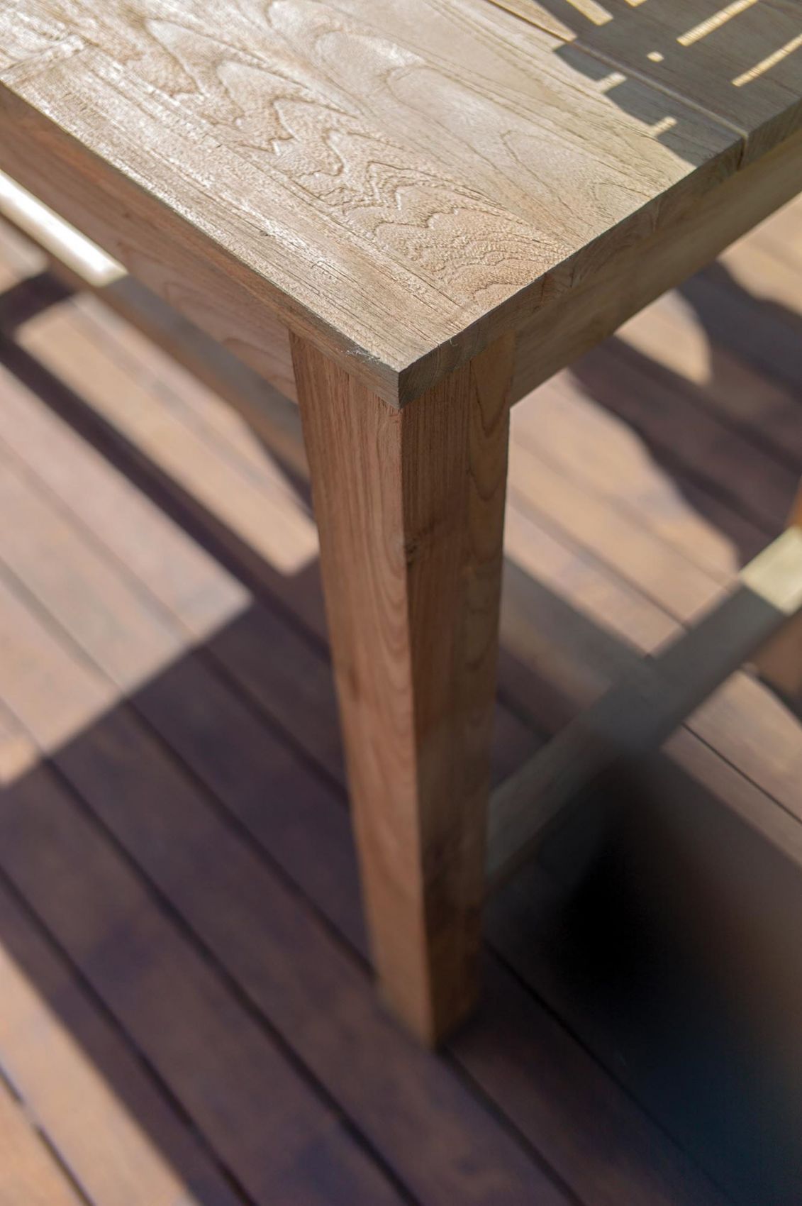 Table haute de repas en teck recyclé collection Kenya à Paris en Ile de France