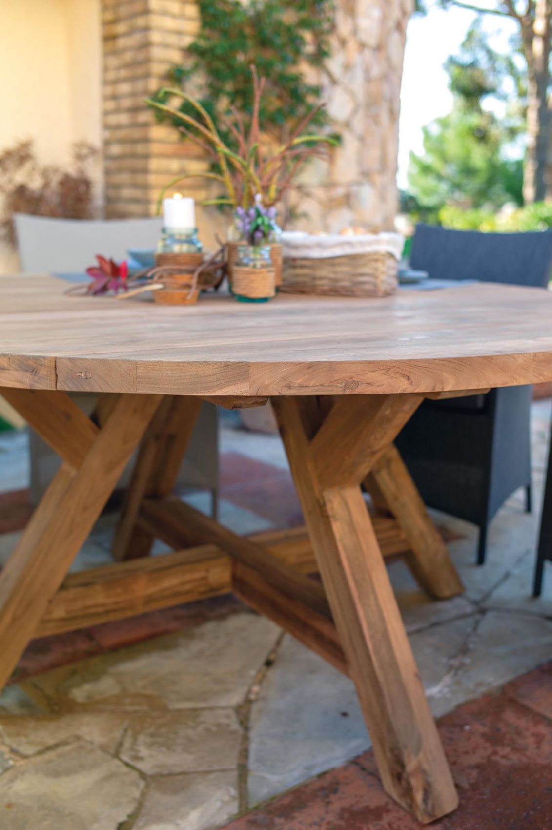 Table de repas en teck recyclé collection Kenya par Studi Selection à Bandol