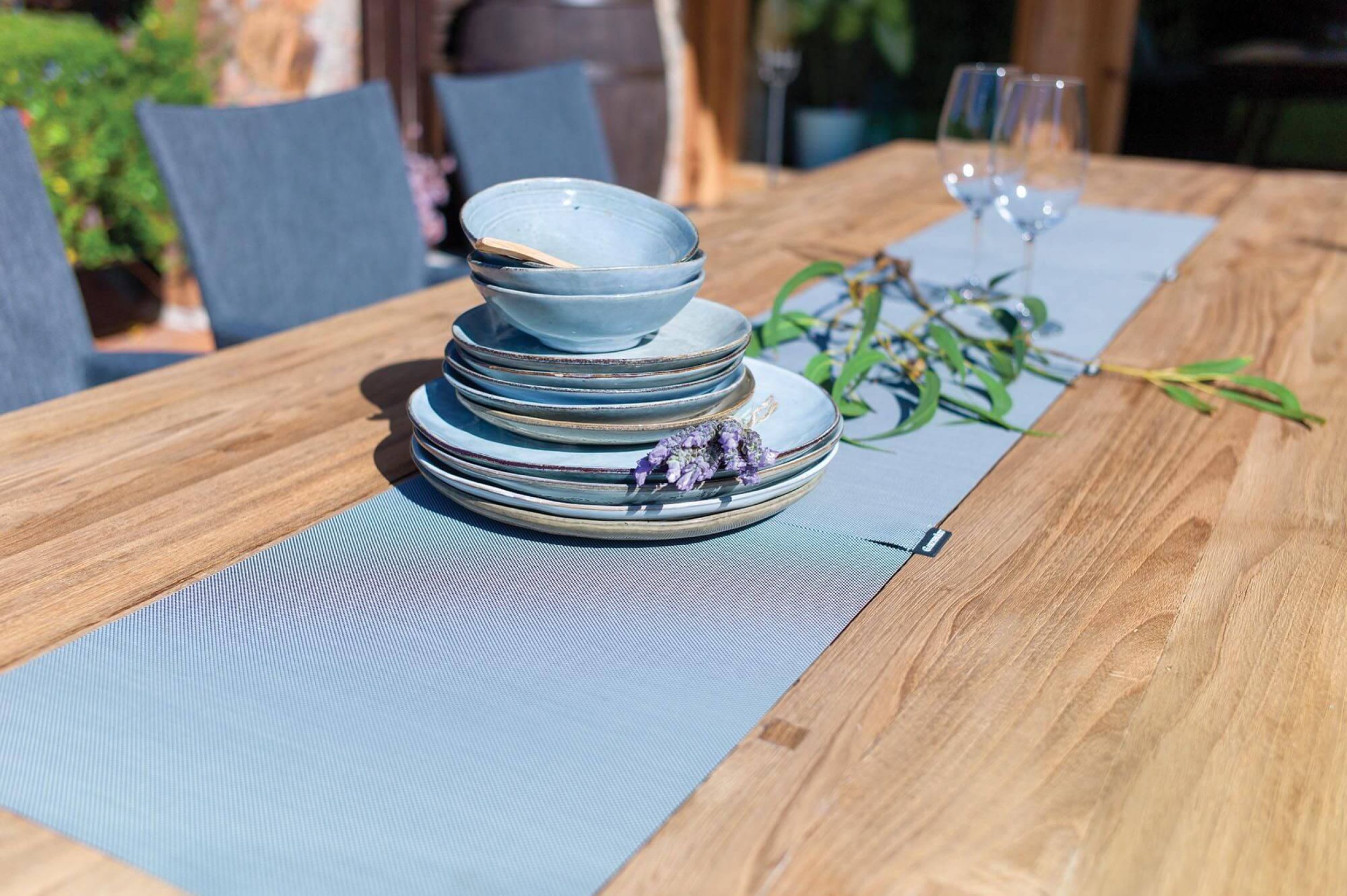 table de jardin pour repas en teck recyclé de la collection Kenya à Lyon
