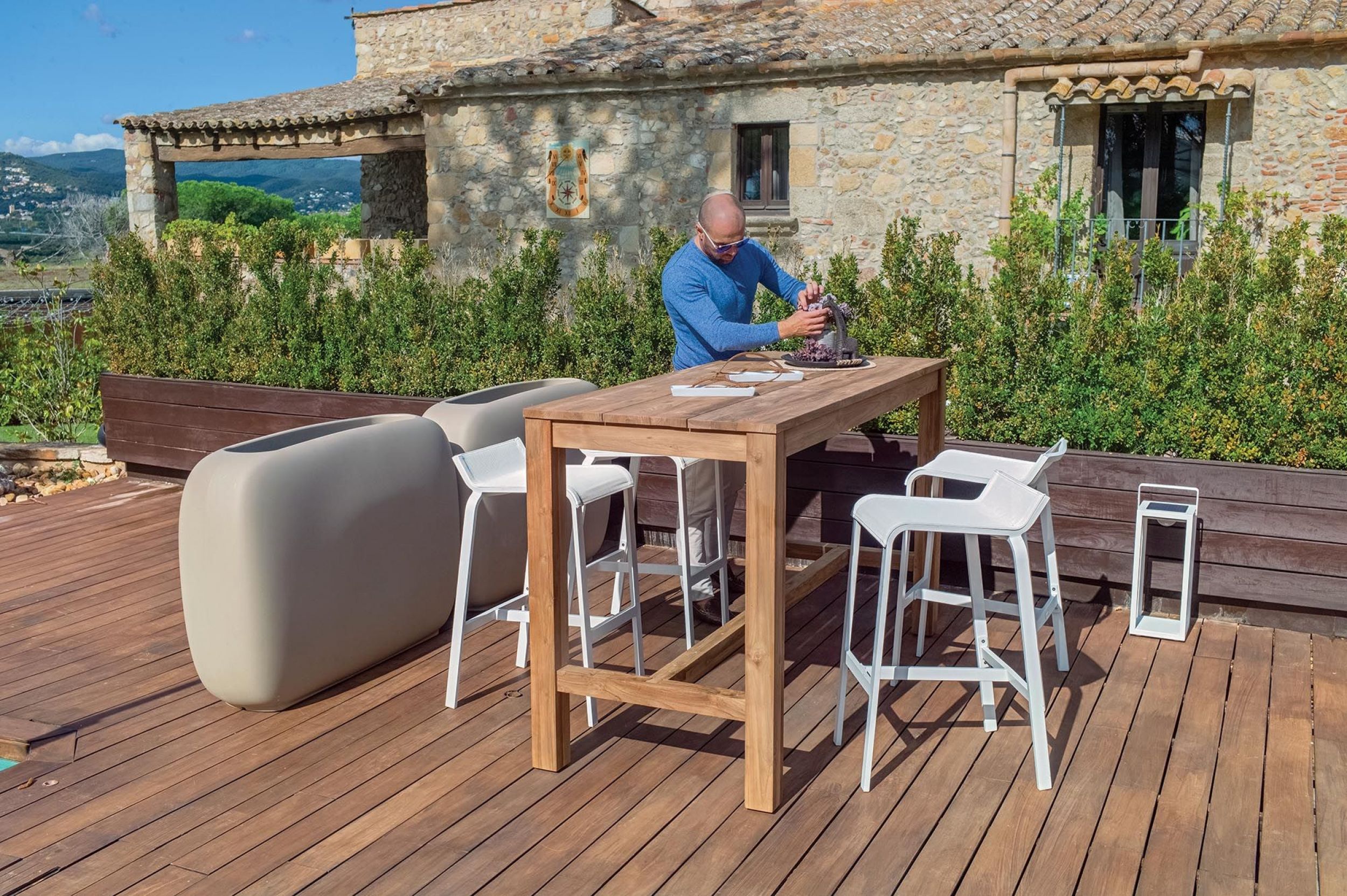 Chaise haute de repas en aluminium et toile Twitchell® collection Luis et table Kenya à Nantes