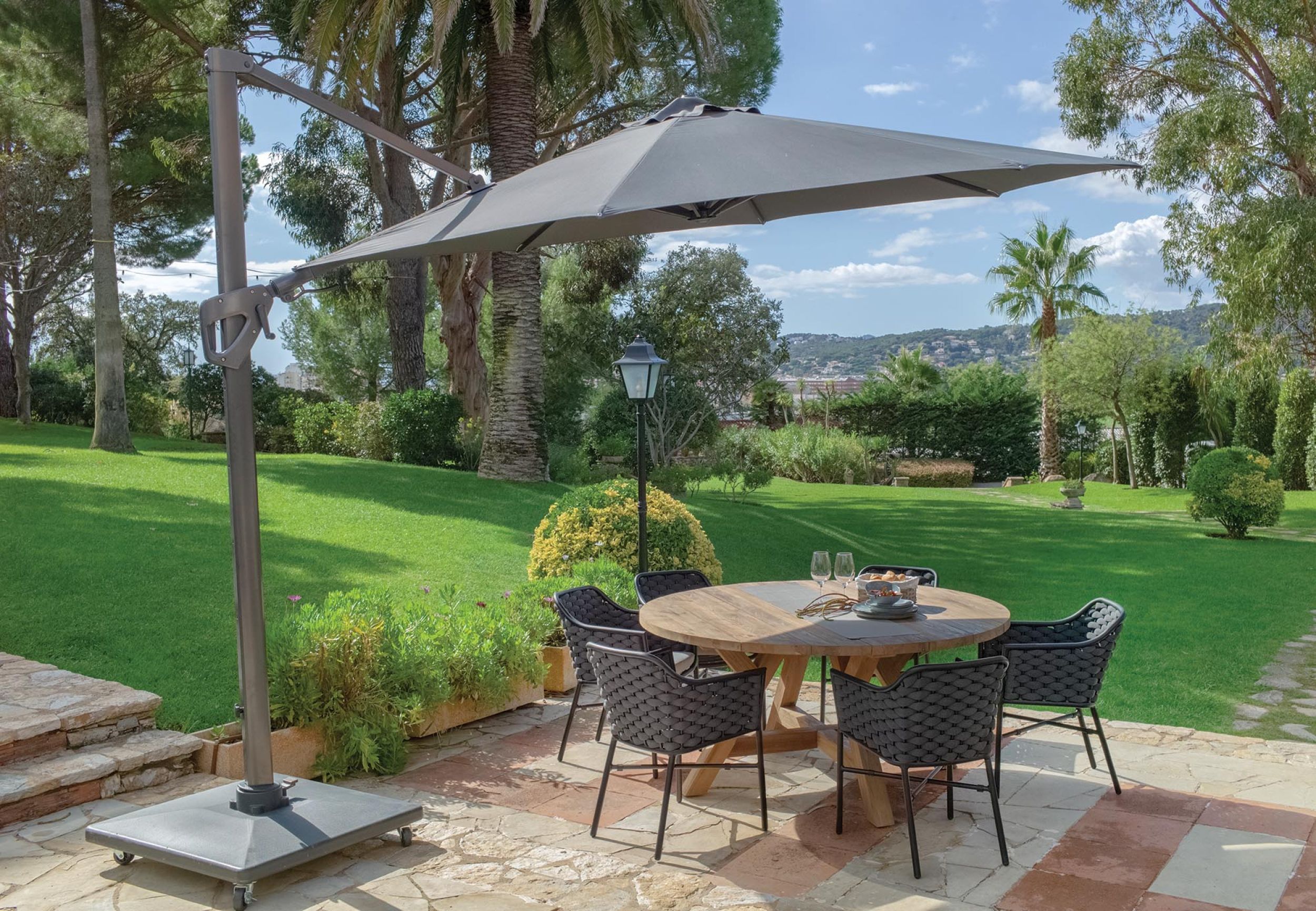 Parasol rond mat déporté 300cm à Nice