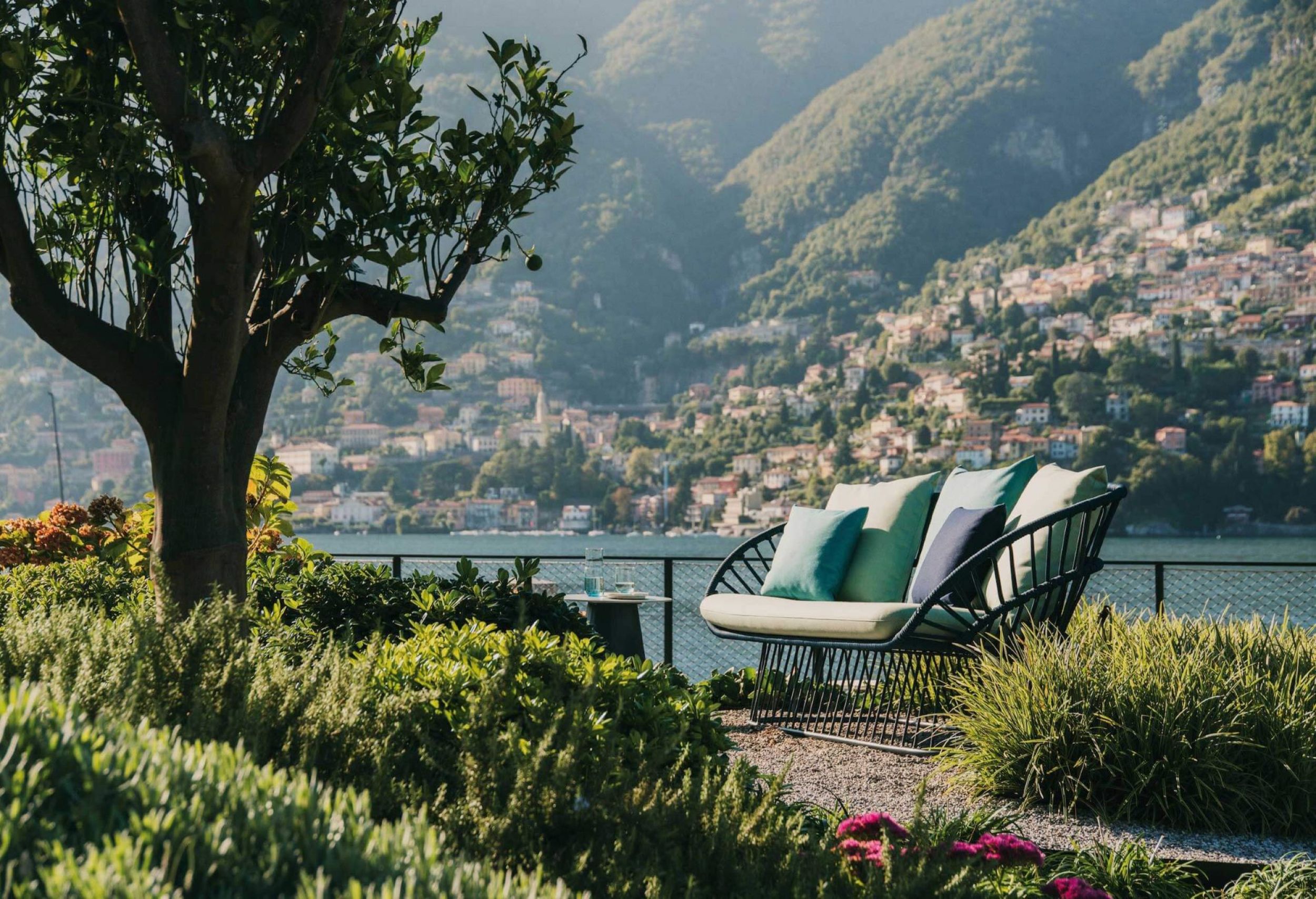 Canapé d'extérieur disponibles en diverses couleurs collection Cala par Kettal à Lyon