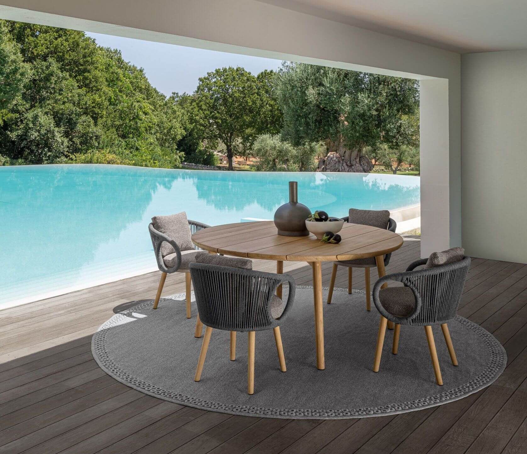 Table de repas ronde en teck naturel de chez Talenti®