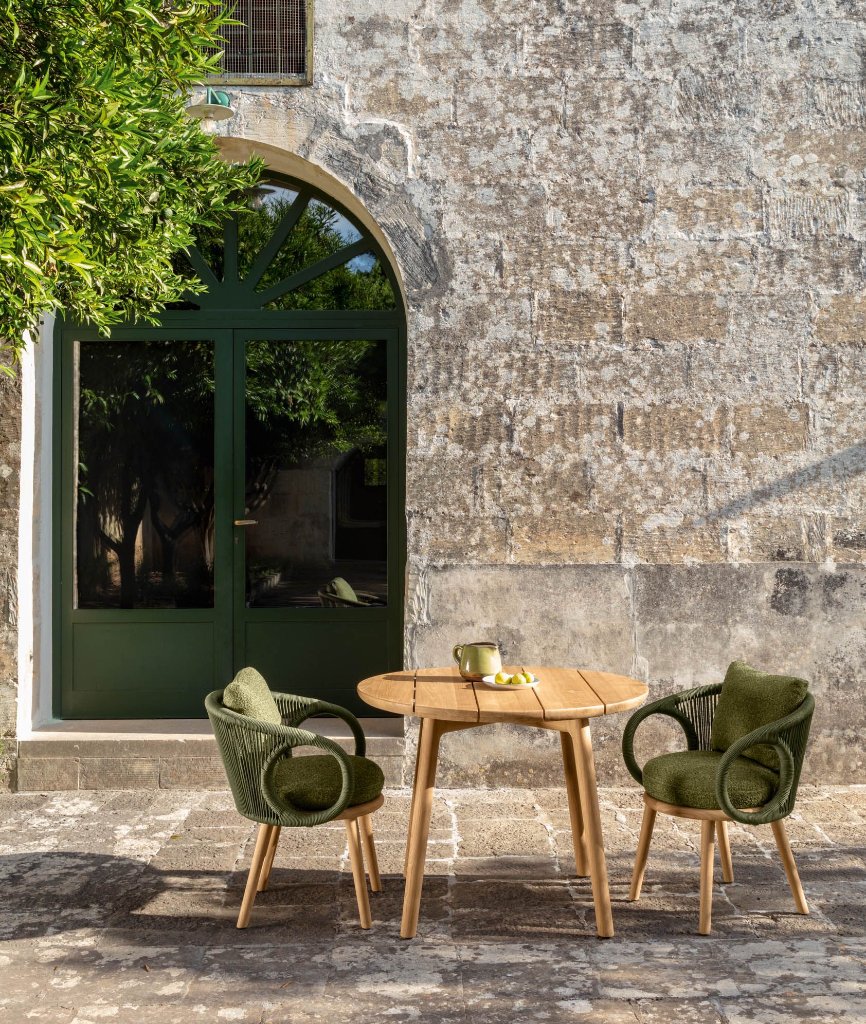 Fauteuil de repas confortable en teck et cordes synthétique, collection KAREN par Talenti à Cannes