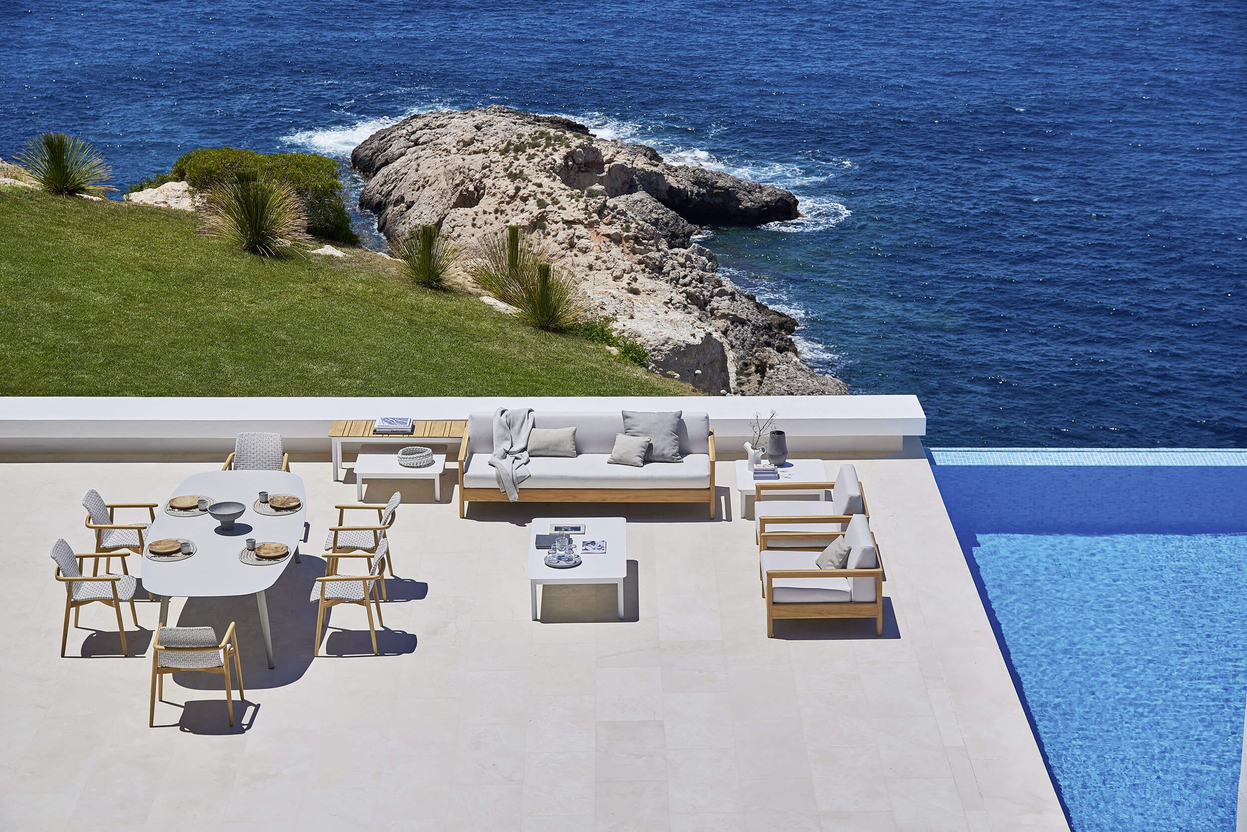 Fauteuil de repas en teck confortable collection Lapis par Varaschin