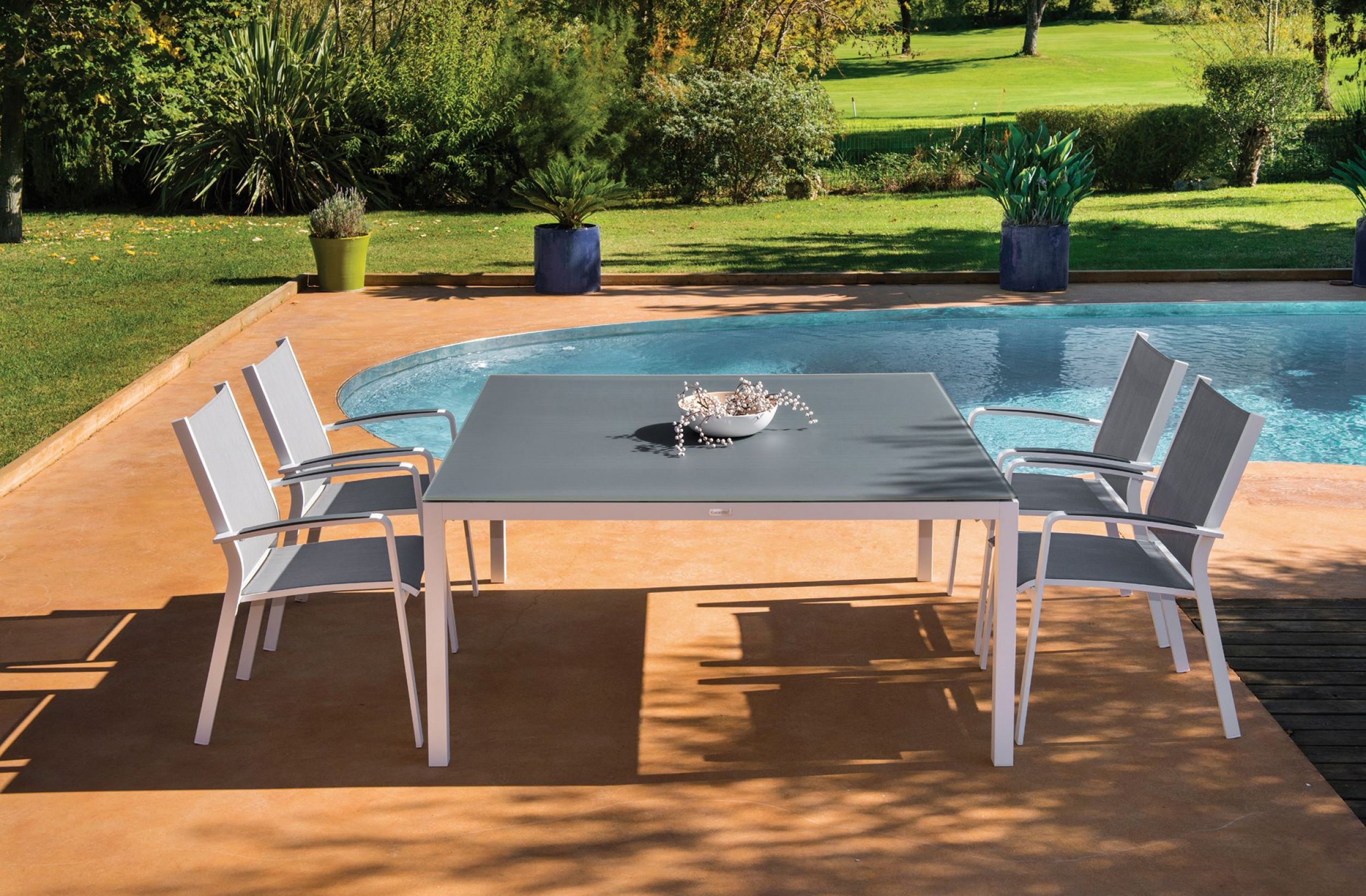 Chaise en aluminium thermo laqué et toile Twitchell® collection Cosmo à Rennes