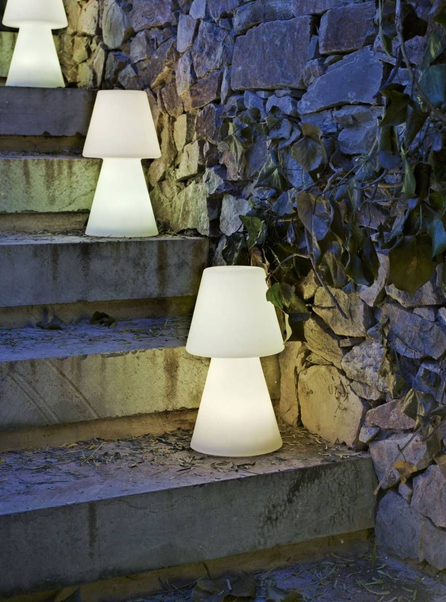 Lampe de table en polyéthylène avec fonction lumineuse collection Lola par New Garden à Genève